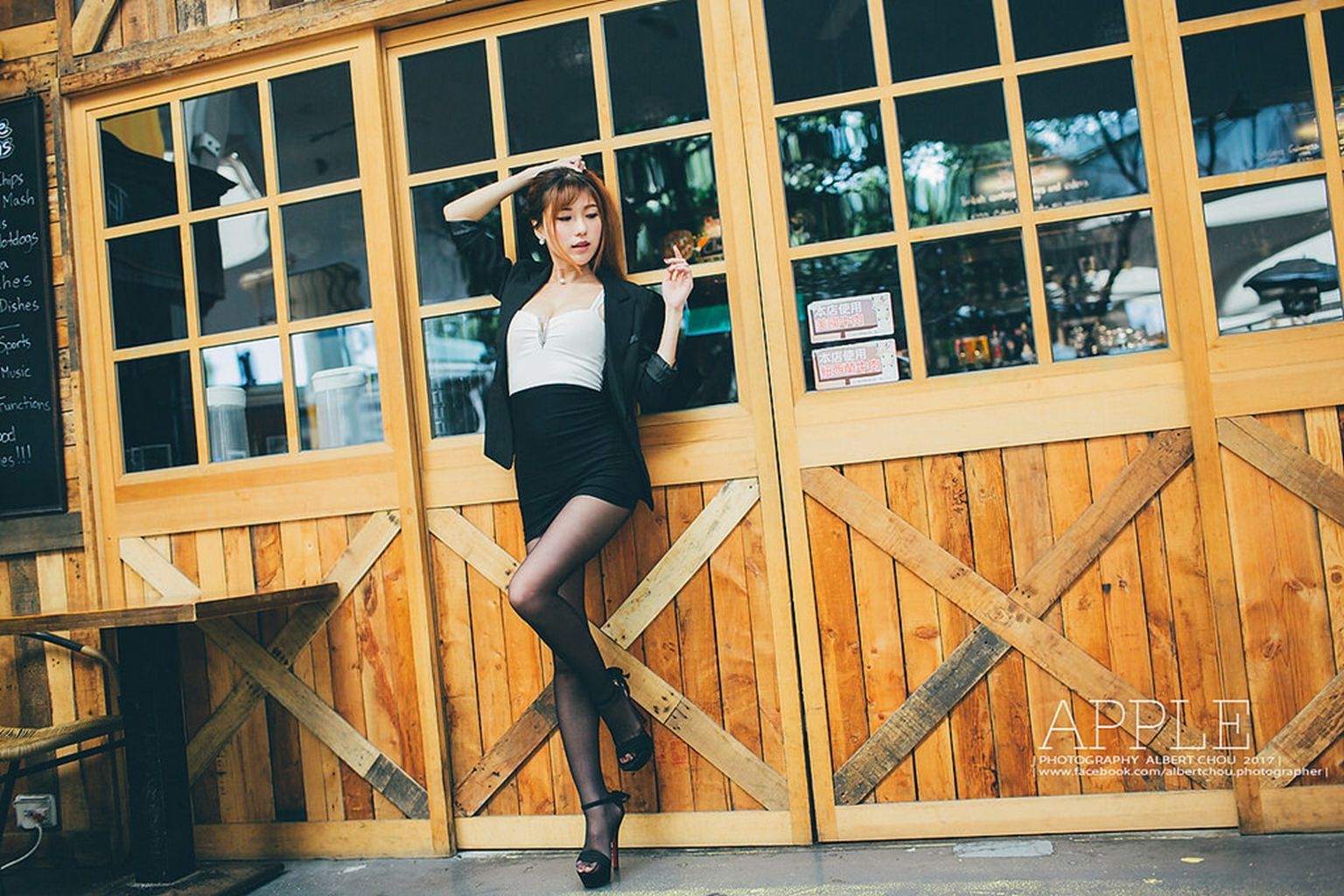 张闵净《街拍黑丝OL女神》 [台湾女神] 写真集