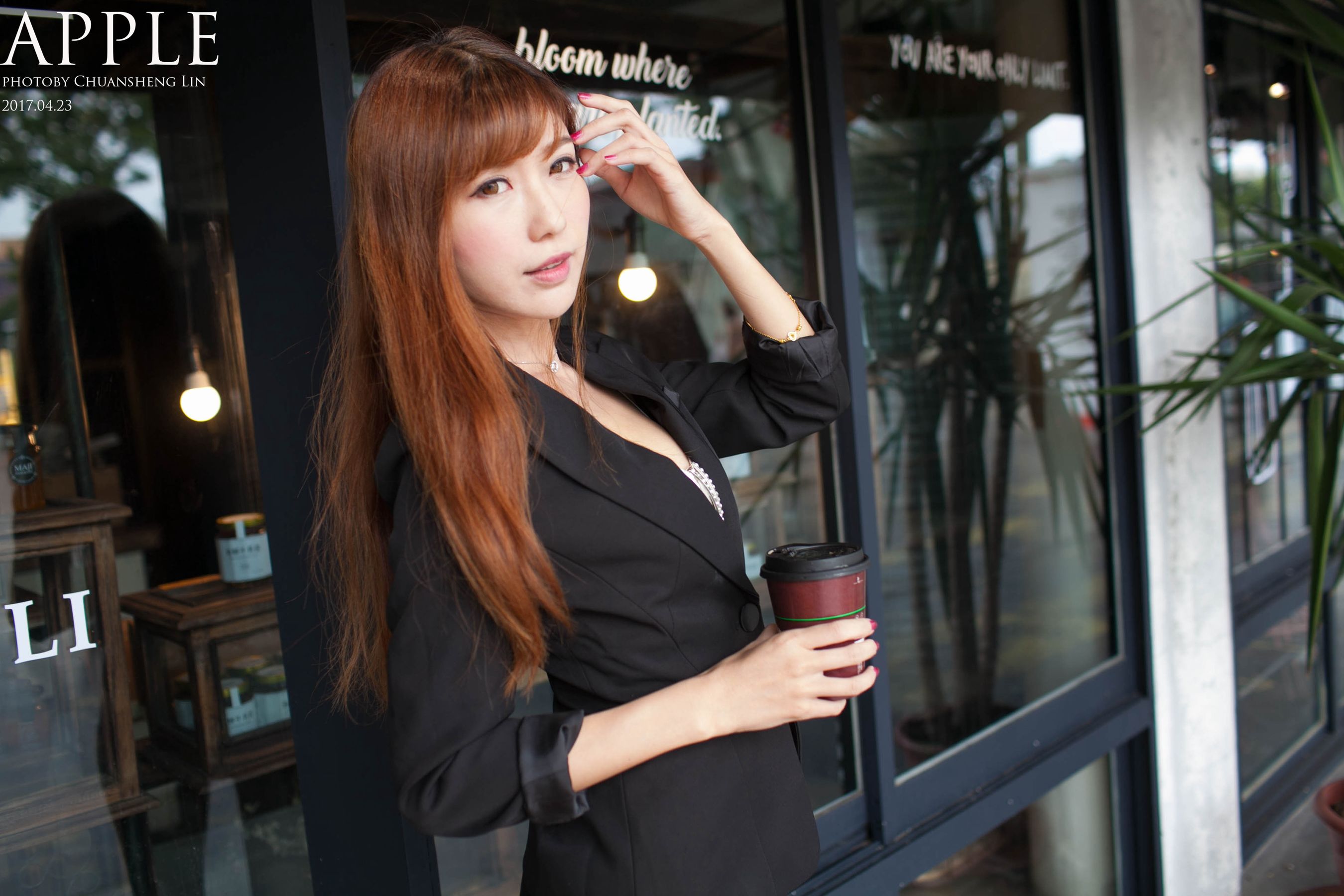 张闵净《街拍黑丝OL女神》 [台湾女神] 写真集