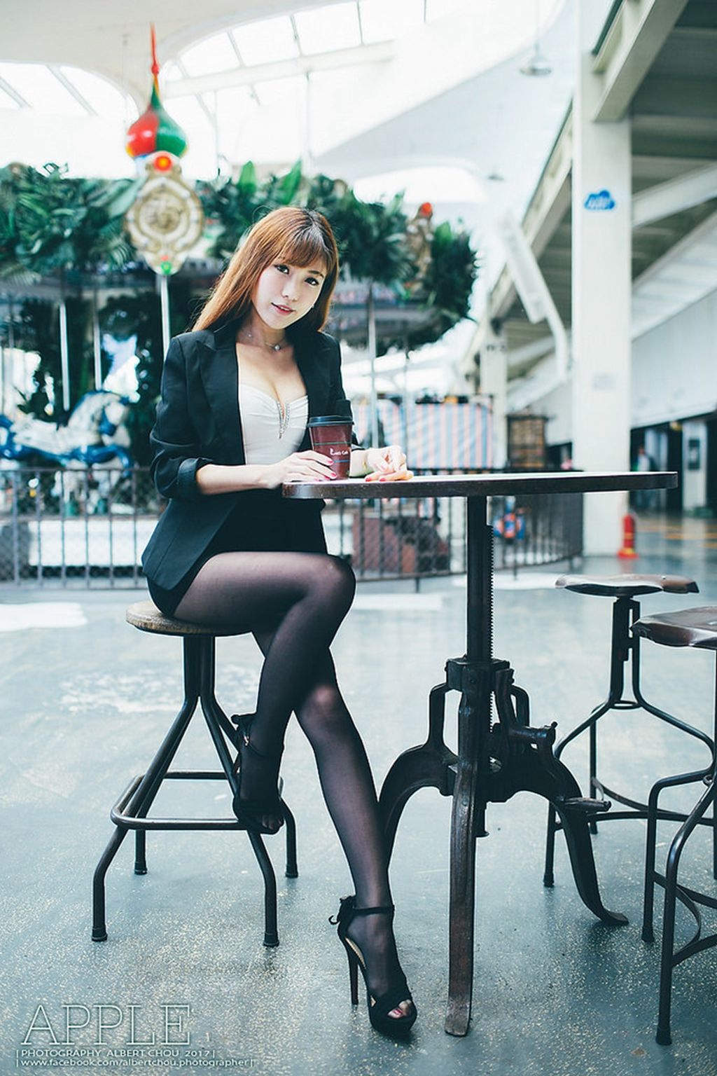 张闵净《街拍黑丝OL女神》 [台湾女神] 写真集