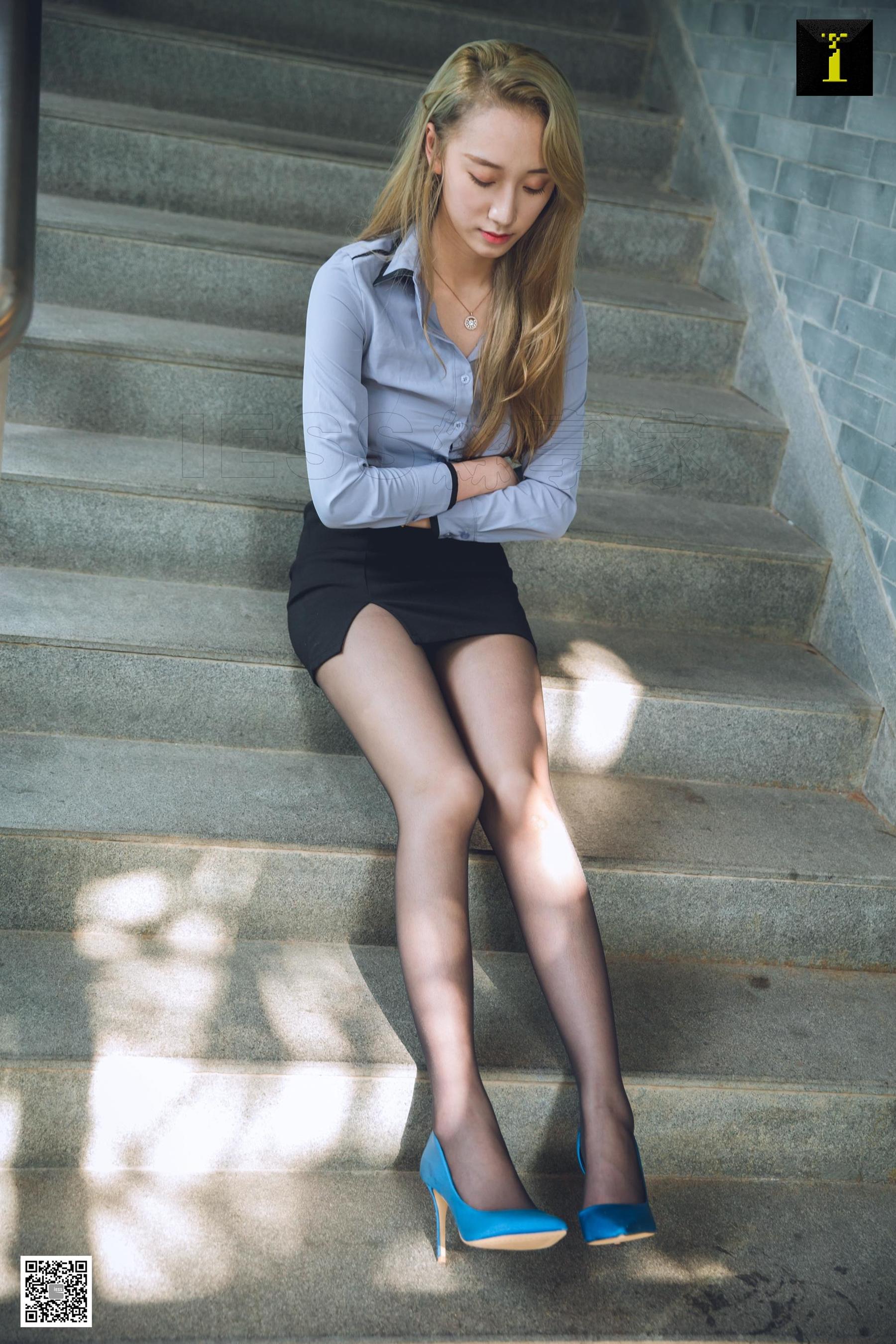 模特乐乐 《乐乐下班后闲坐》 [异思趣向IESS] 写真集