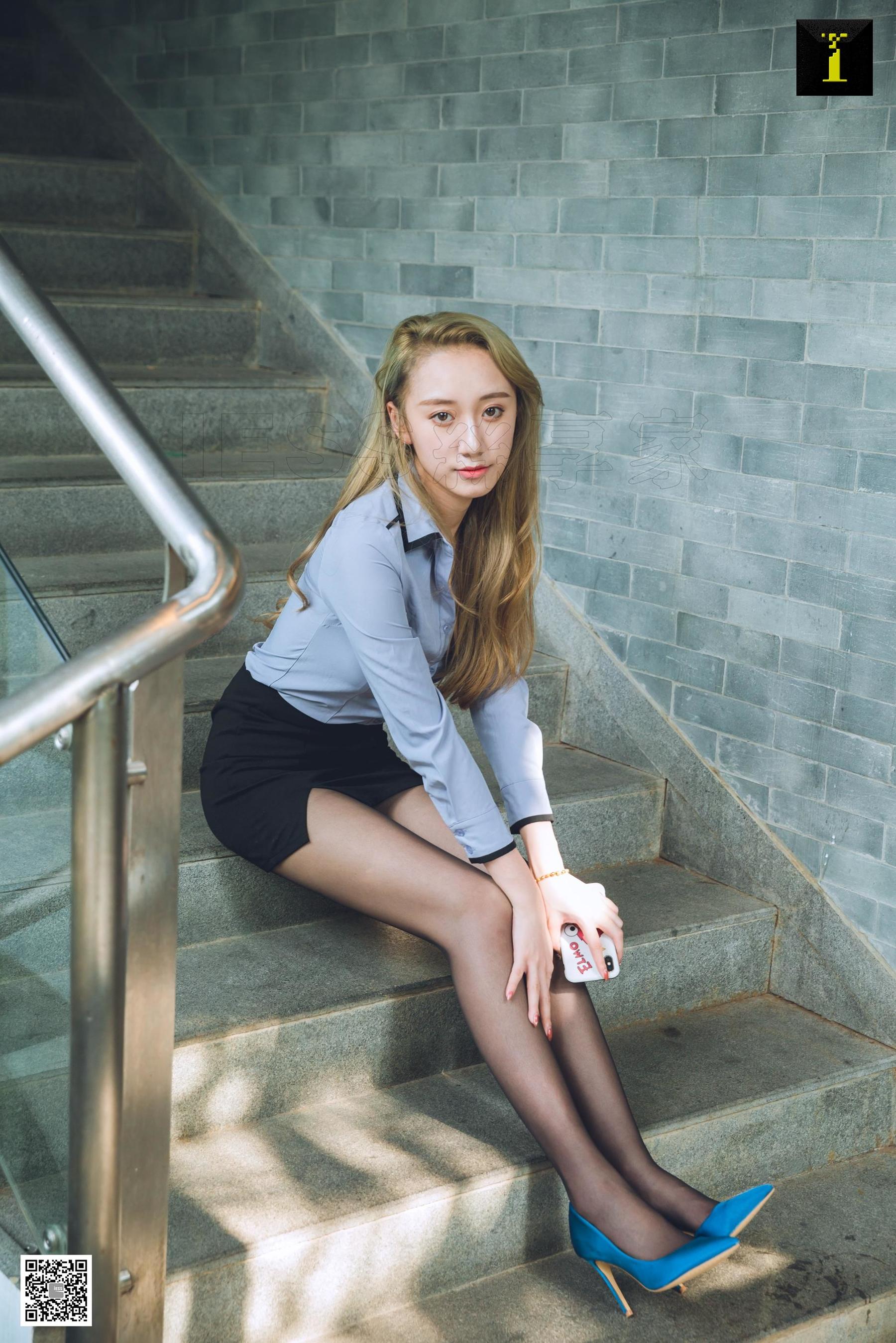 模特乐乐 《乐乐下班后闲坐》 [异思趣向IESS] 写真集