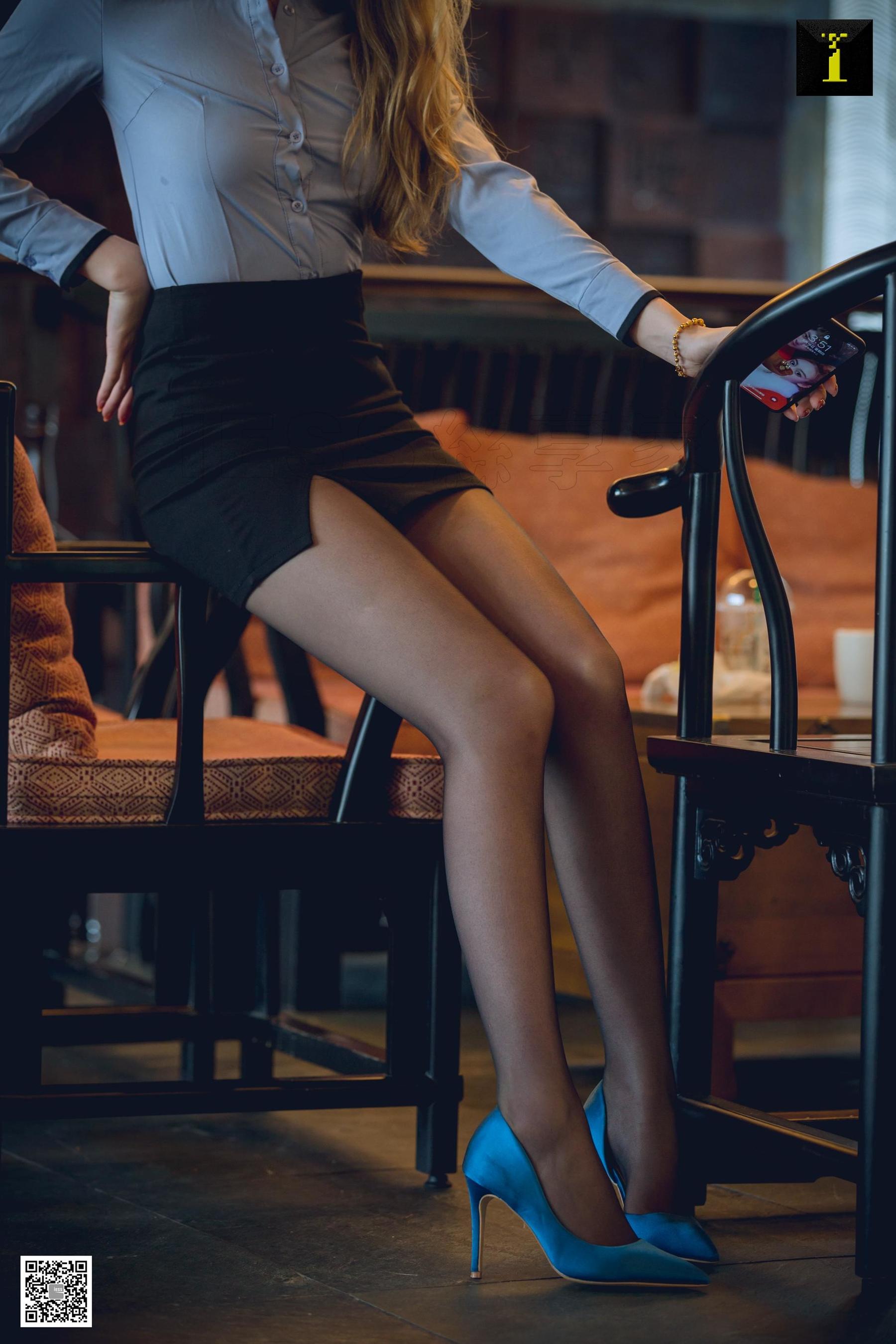 模特乐乐 《乐乐下班后闲坐》 [异思趣向IESS] 写真集