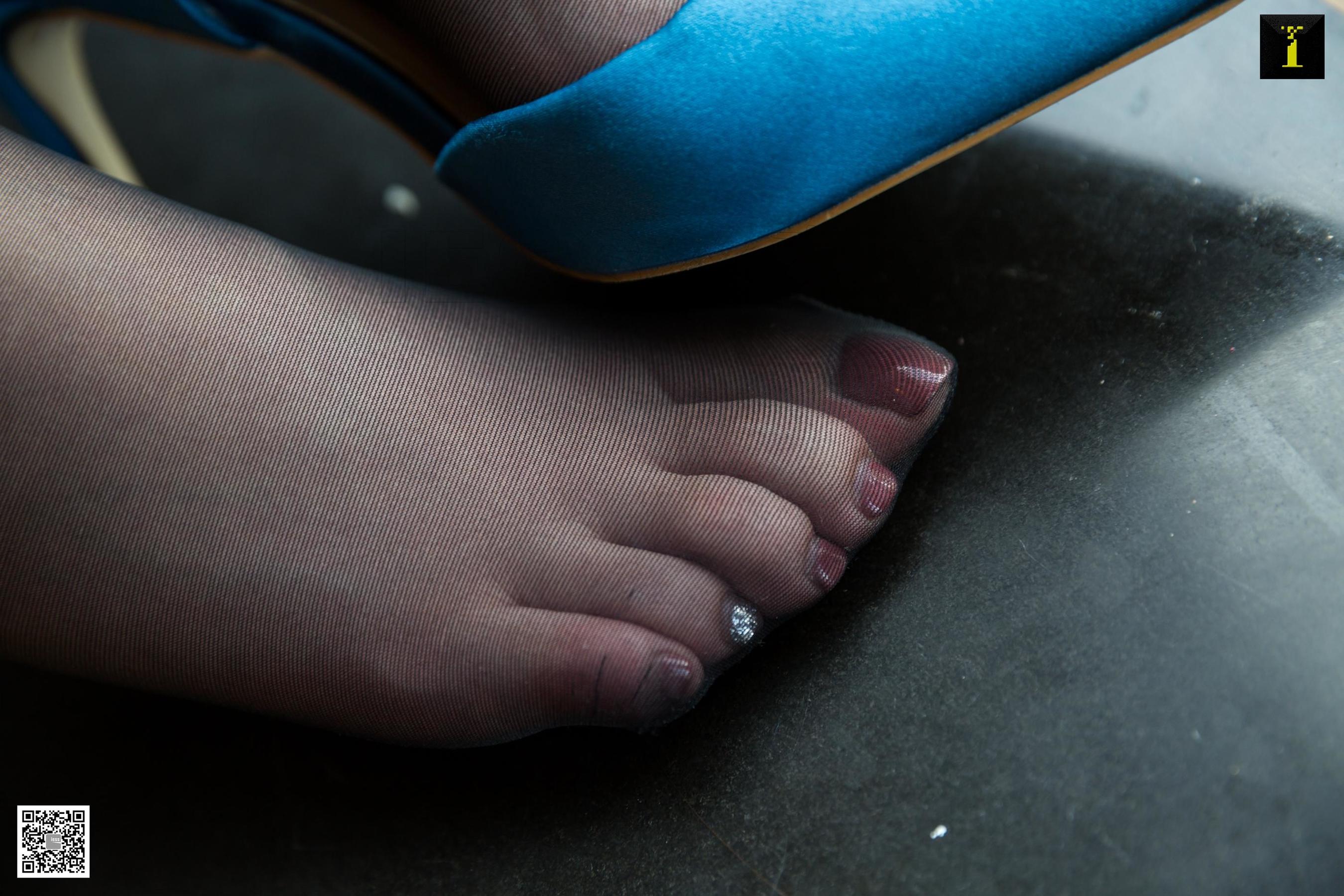 模特乐乐 《乐乐下班后闲坐》 [异思趣向IESS] 写真集