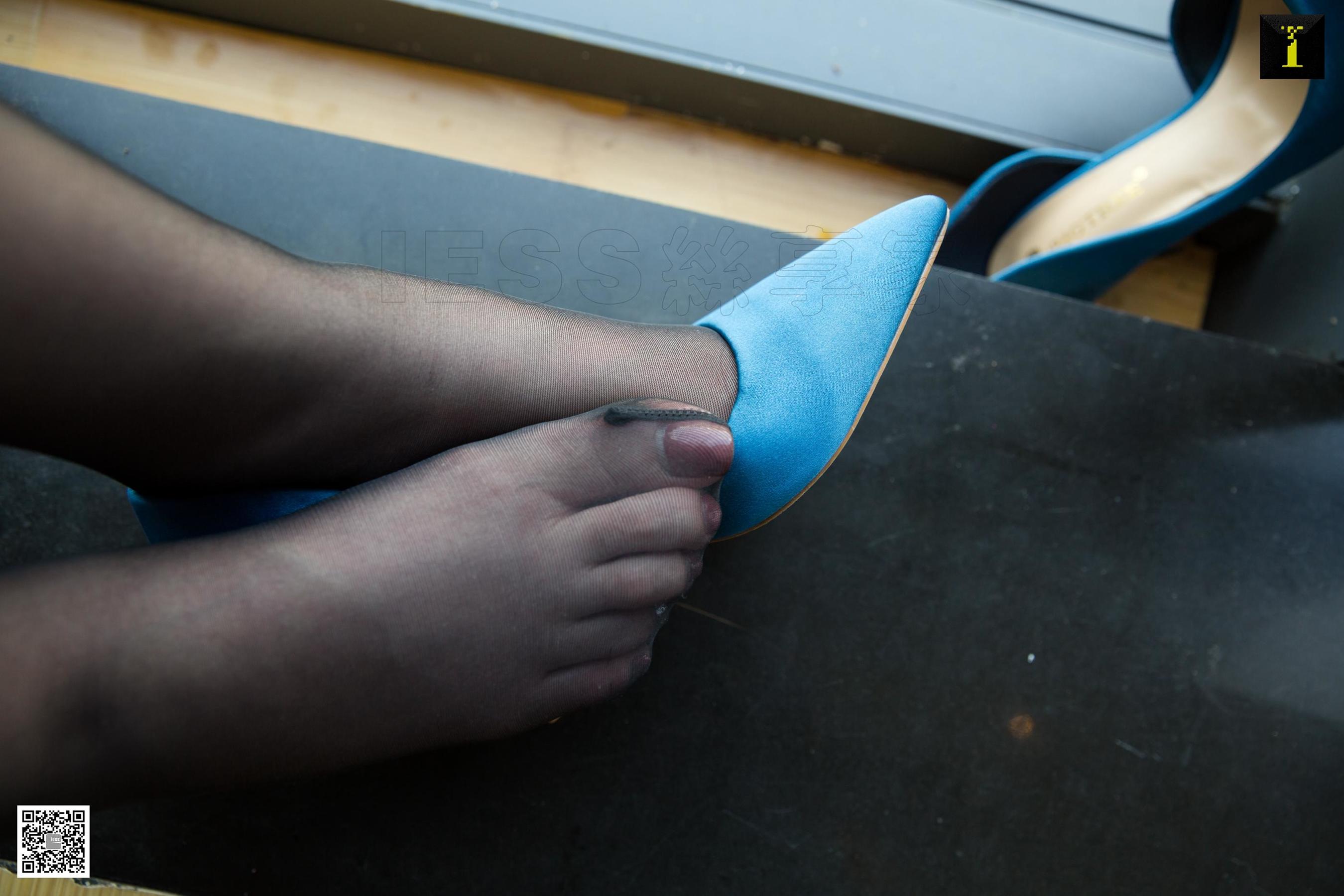 模特乐乐 《乐乐下班后闲坐》 [异思趣向IESS] 写真集