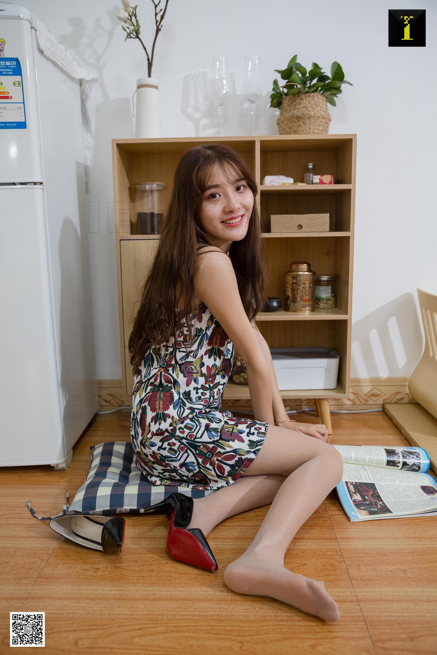 模特婉萍 《花香书香婉萍香》 [异思趣向IESS] 写真集