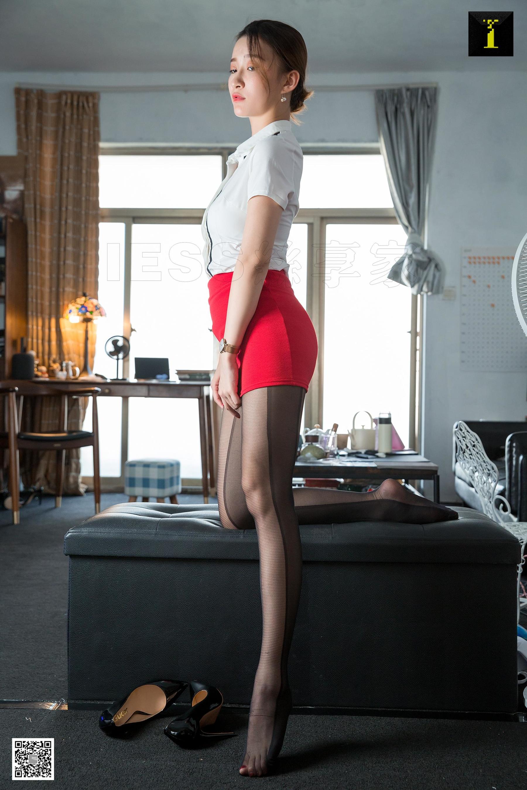 模特秋秋 《秋姐霸气时装袜》 [异思趣向IESS] 写真集