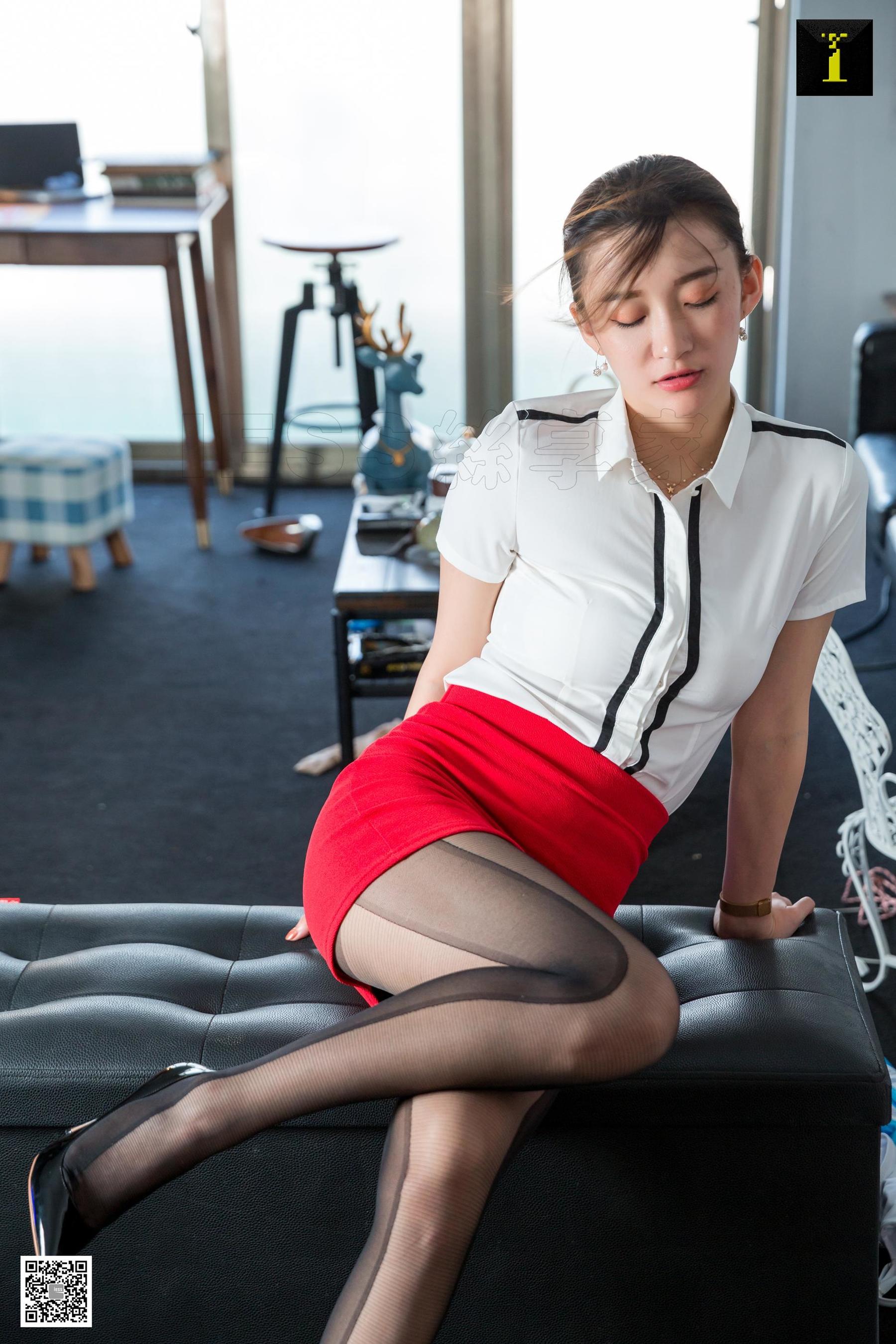 模特秋秋 《秋姐霸气时装袜》 [异思趣向IESS] 写真集