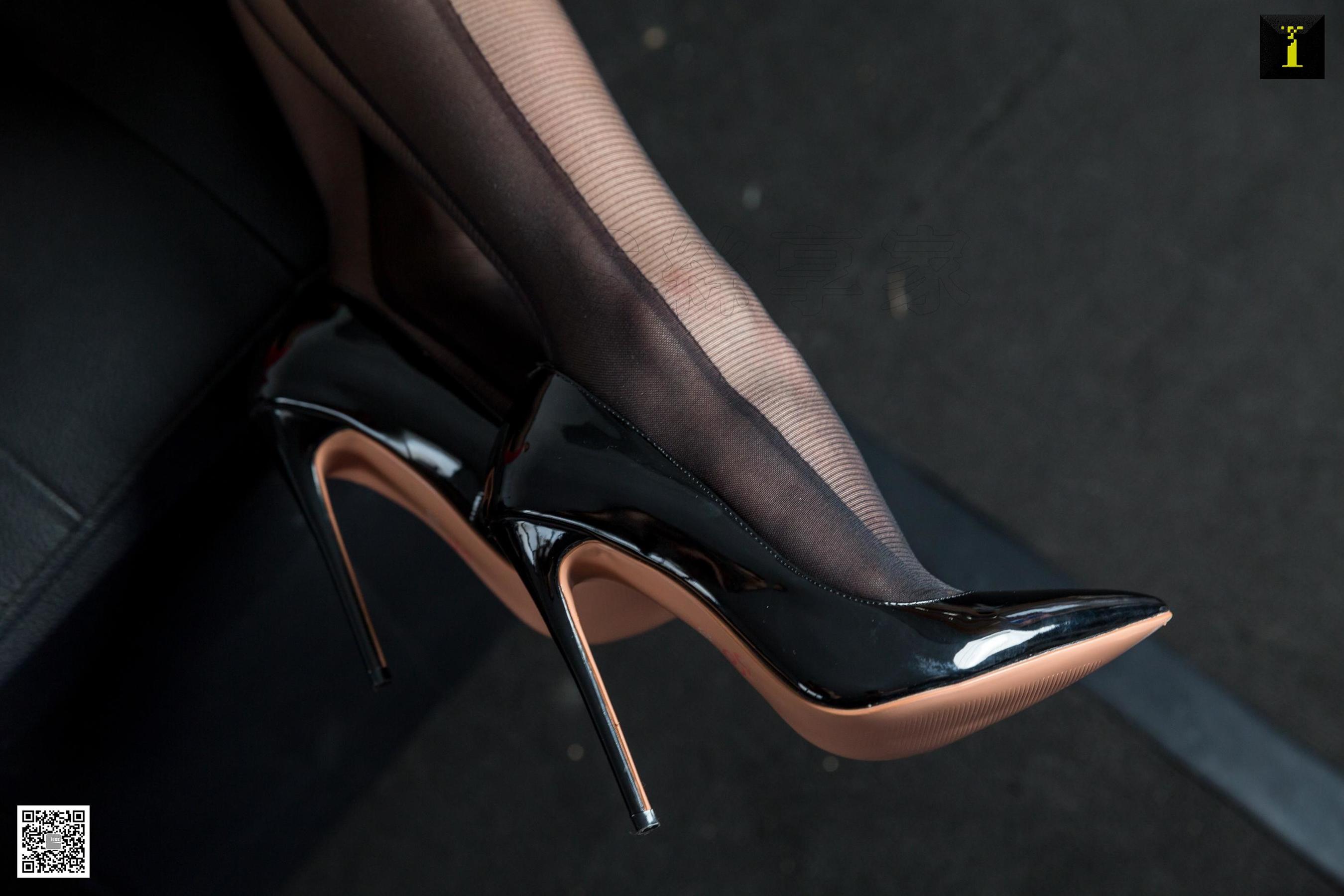 模特秋秋 《秋姐霸气时装袜》 [异思趣向IESS] 写真集