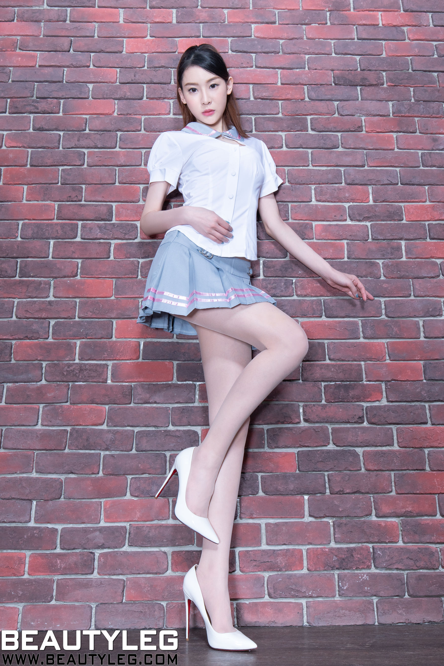 腿模Emily《制服丝袜美腿》 [Beautyleg] No.1806 写真集