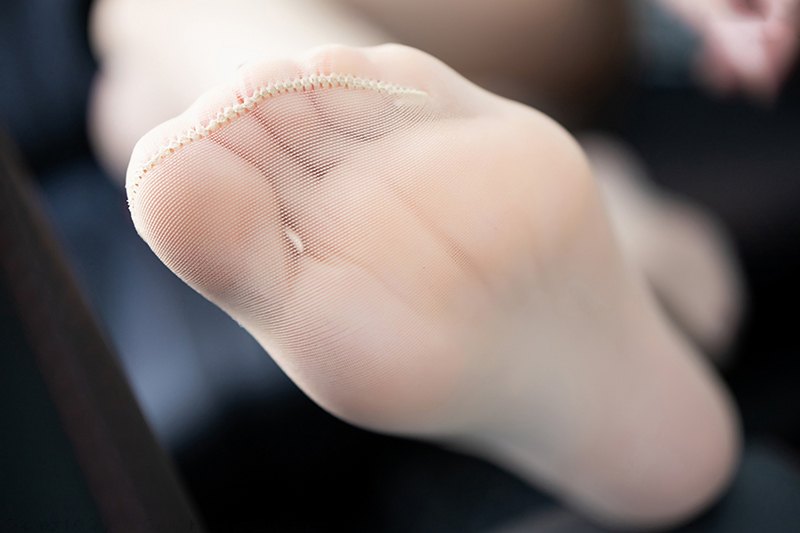 长腿女神周于希肉丝长靴车内露美臀