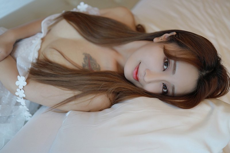 热情熟女奈美蕾丝睡衣撩动你心弦