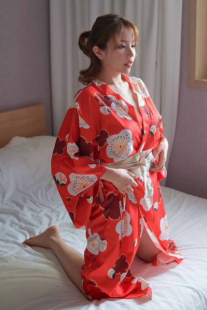 蛇蝎美人黄乐然性感和服舞弄风姿