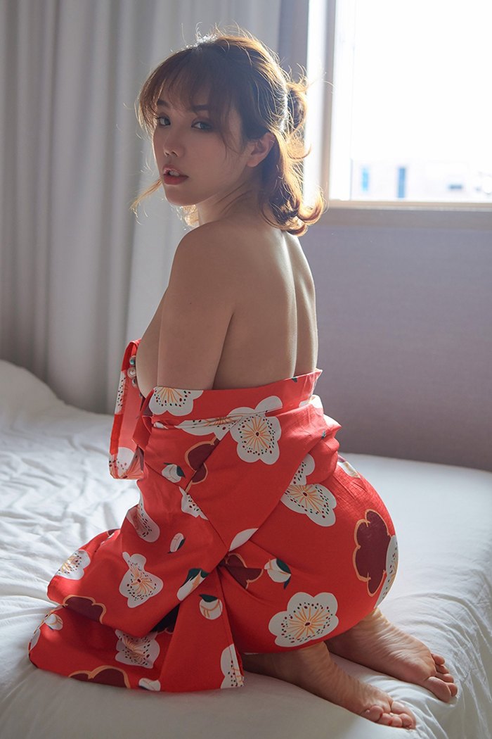 蛇蝎美人黄乐然性感和服舞弄风姿