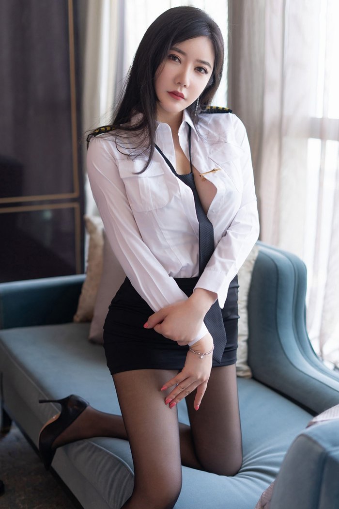 巨乳女神心妍小公主文秘装性感撩人