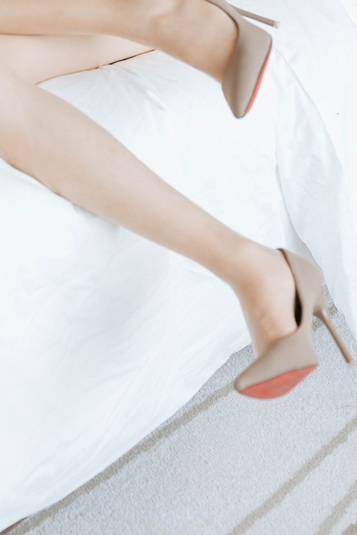 夜店女王艺轩丝袜长腿曲线很动人