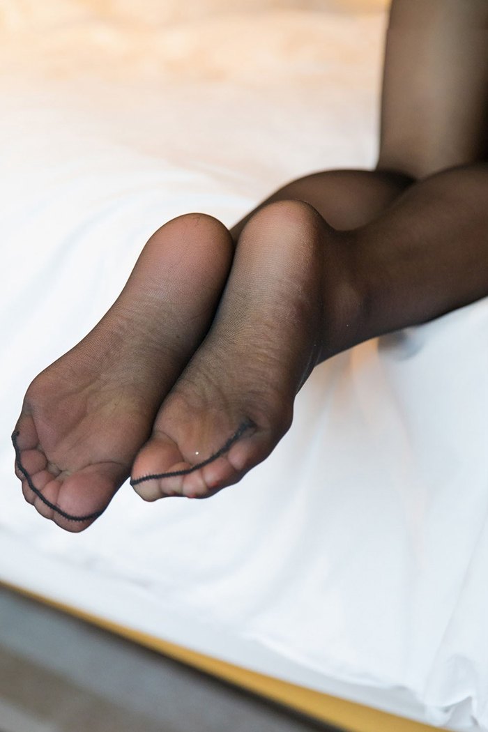 性感尤物周于希黑丝包臀令人如痴如醉