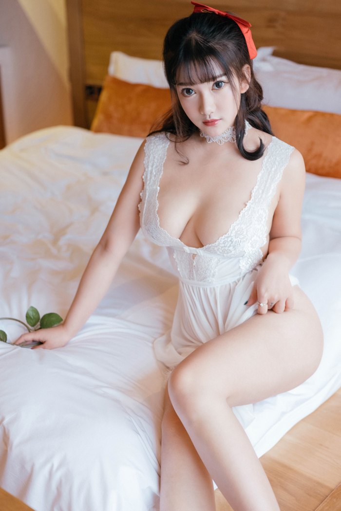 萌系美女小尤奈杏脸桃腮含苞欲放