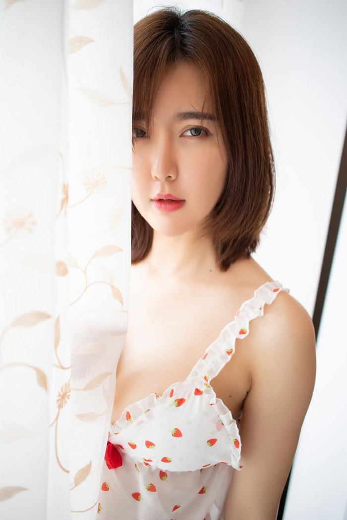 秀丽可人悠蜜一脸欲求不满惹人欲火