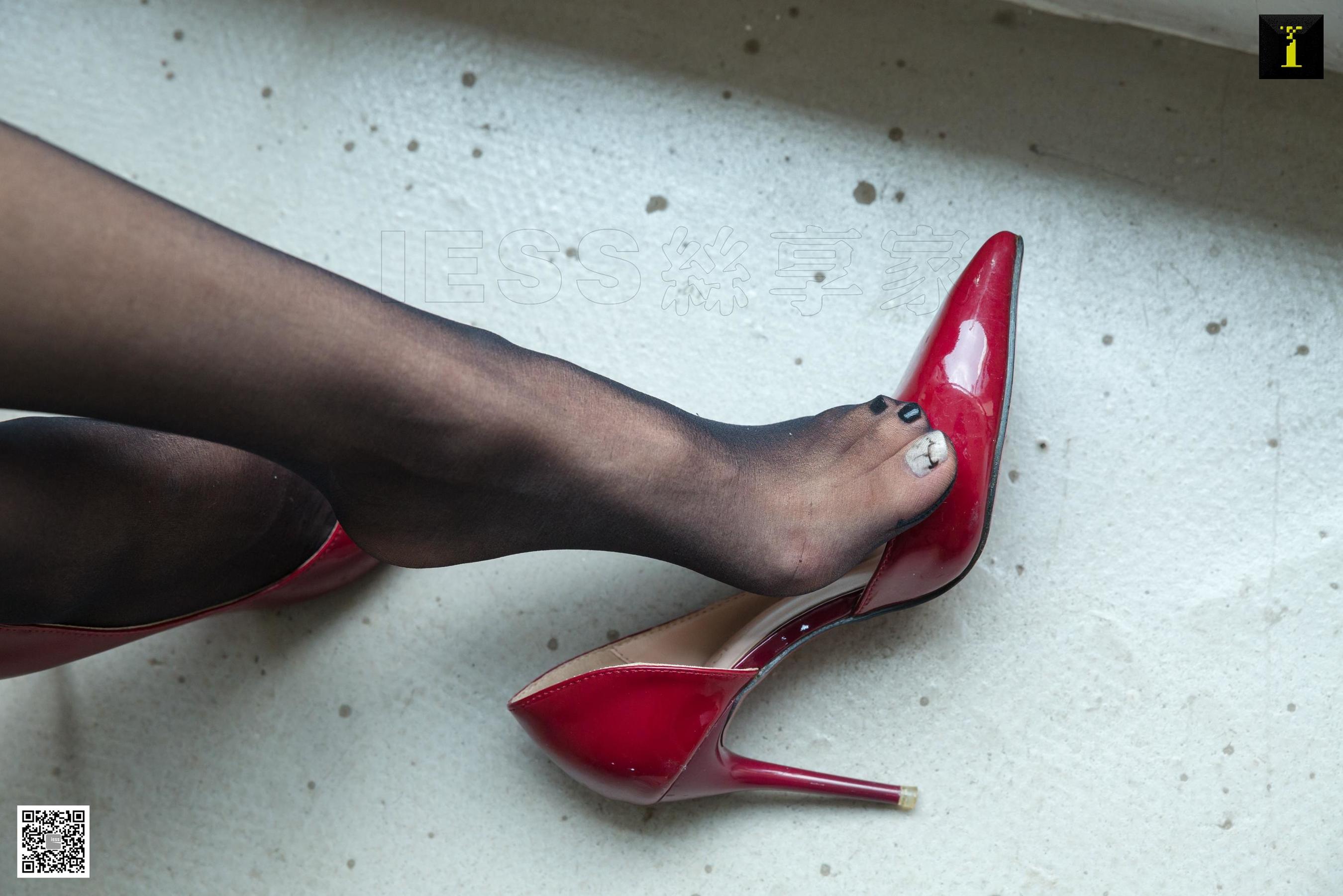 模特美子 《迷恋窗外的美子》 [IESS] 丝袜美腿写真集