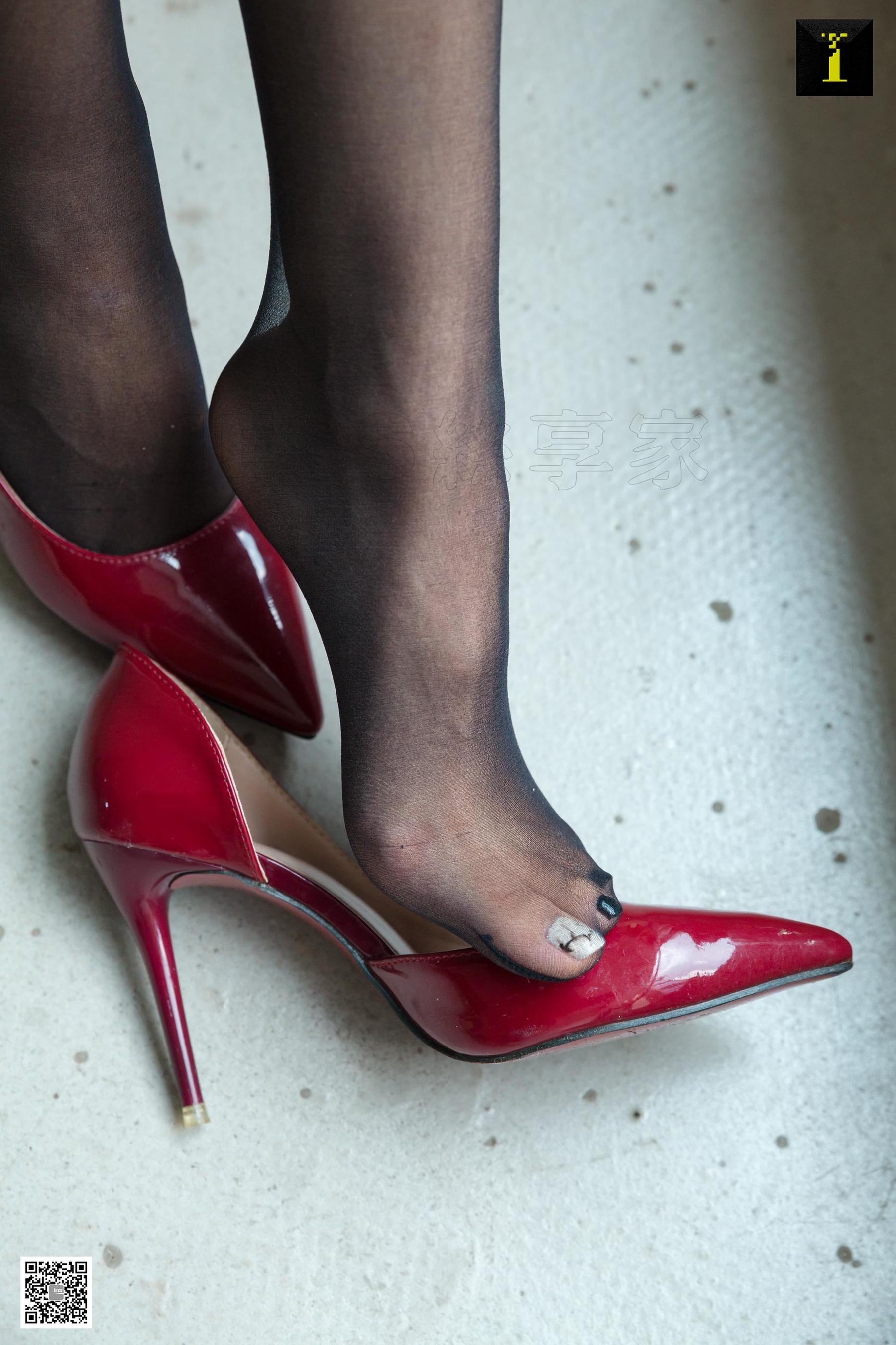 模特美子 《迷恋窗外的美子》 [IESS] 丝袜美腿写真集