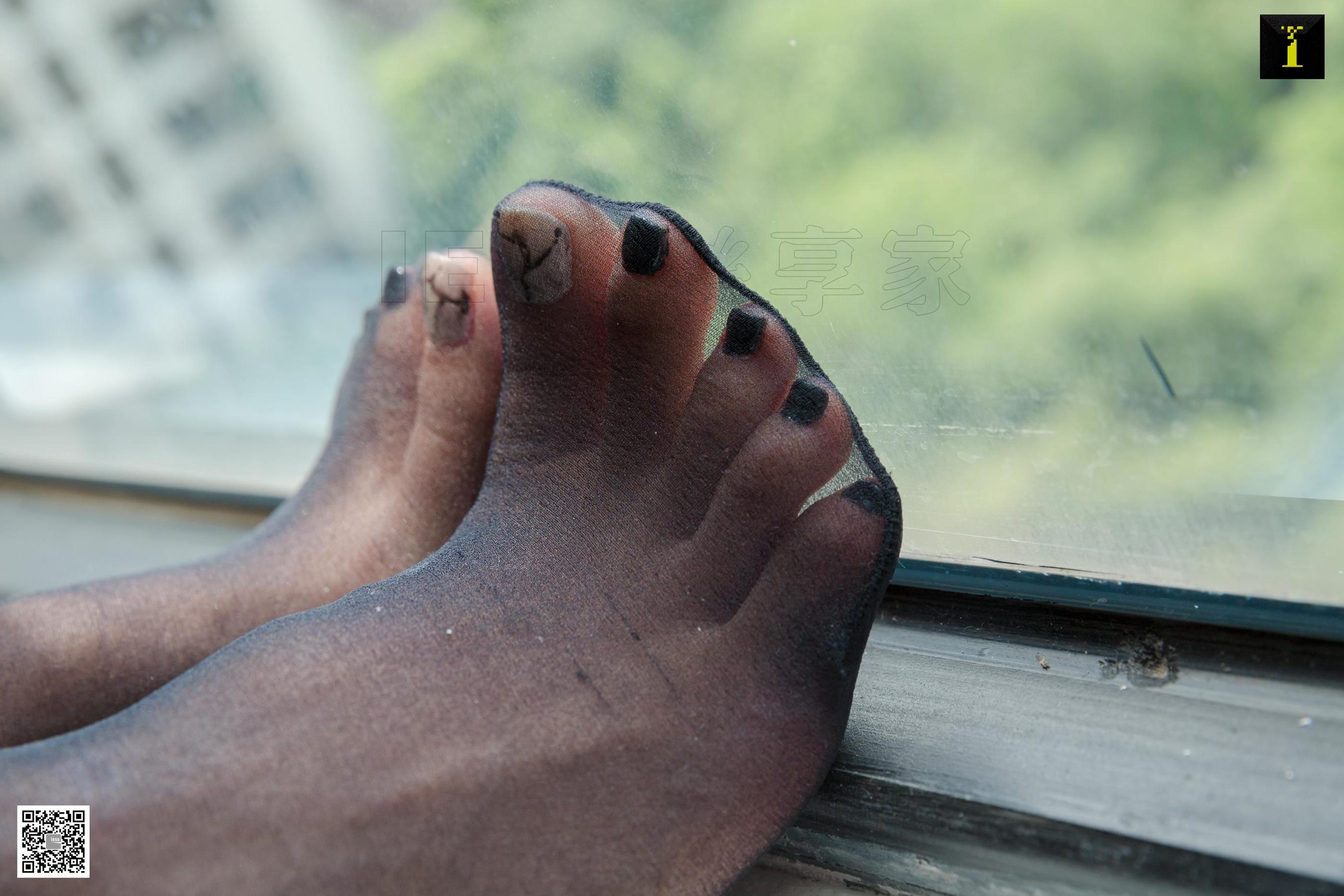 模特美子 《迷恋窗外的美子》 [IESS] 丝袜美腿写真集