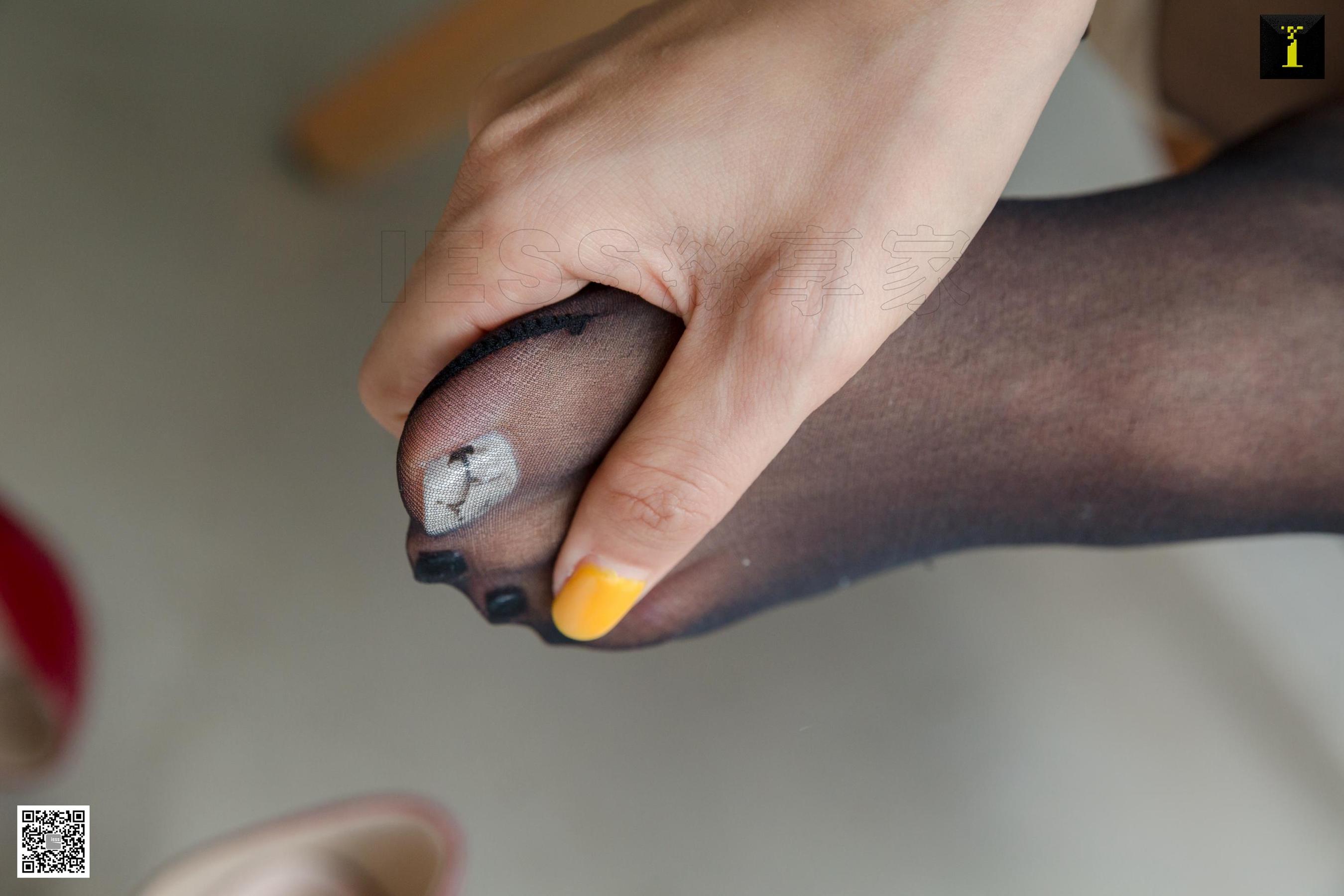 模特美子 《迷恋窗外的美子》 [IESS] 丝袜美腿写真集