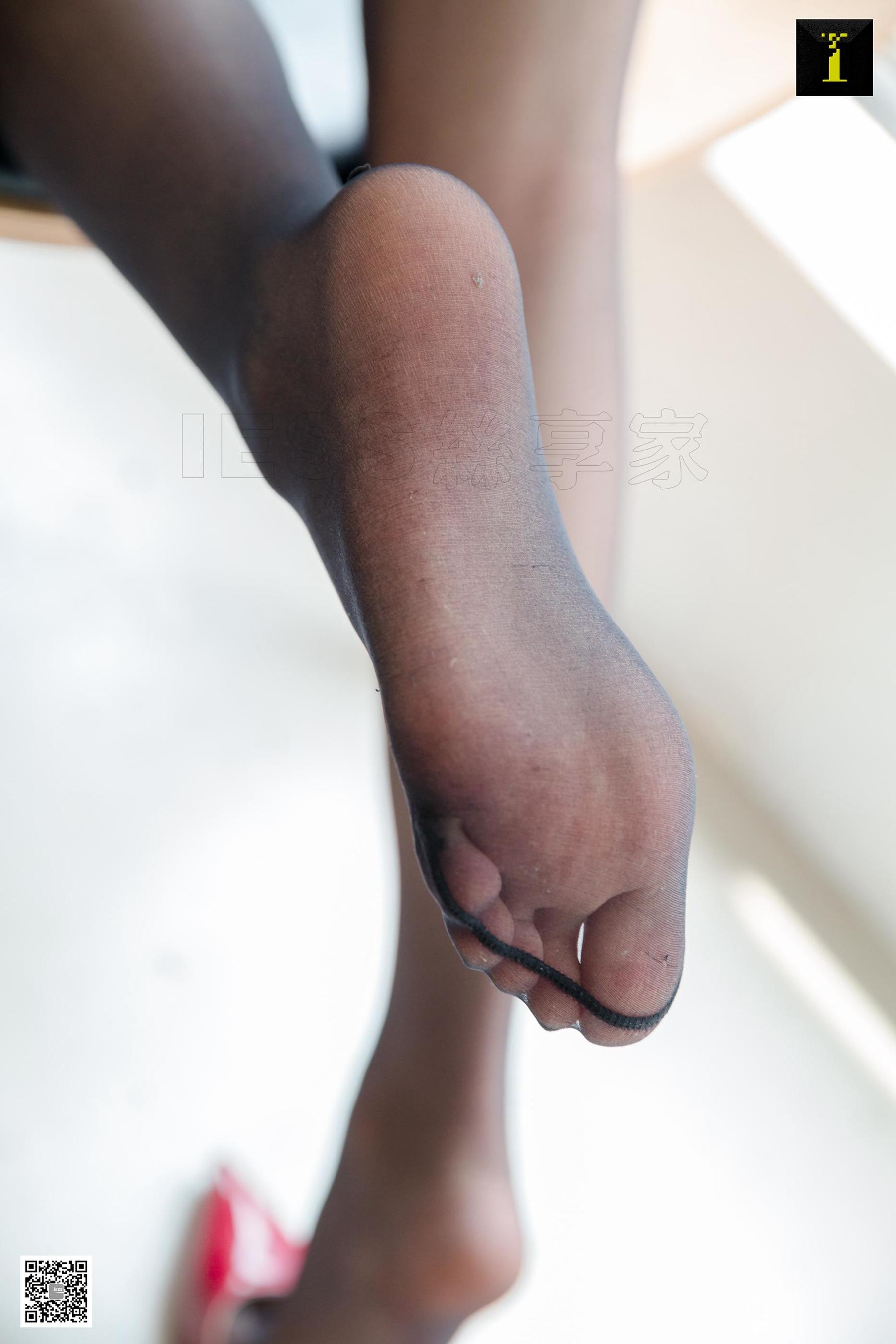 模特美子 《迷恋窗外的美子》 [IESS] 丝袜美腿写真集