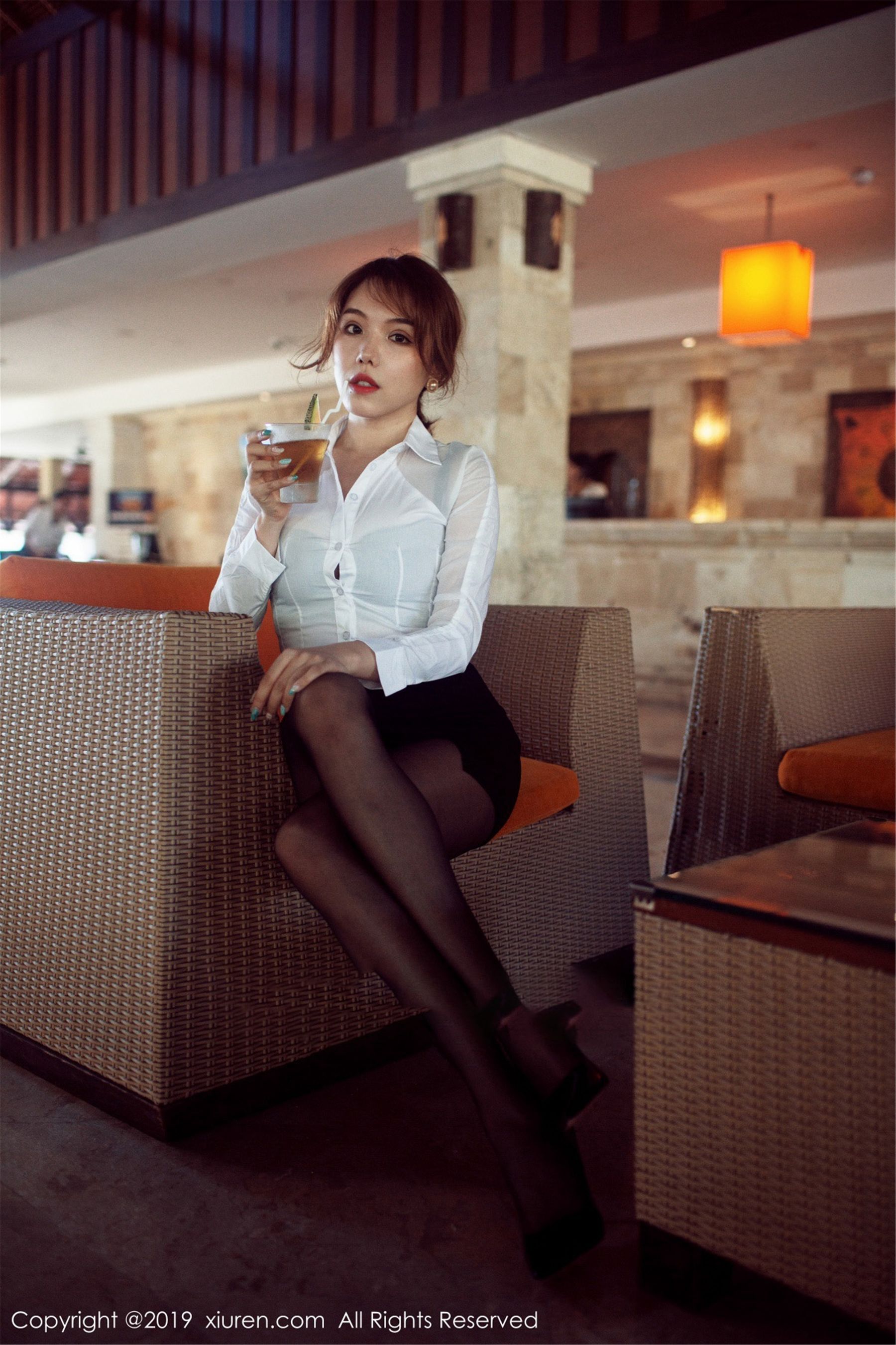 黄楽然《室外性感秘书装下黑丝灵动极致诱惑》 [秀人XIUREN] No.1606 写真集