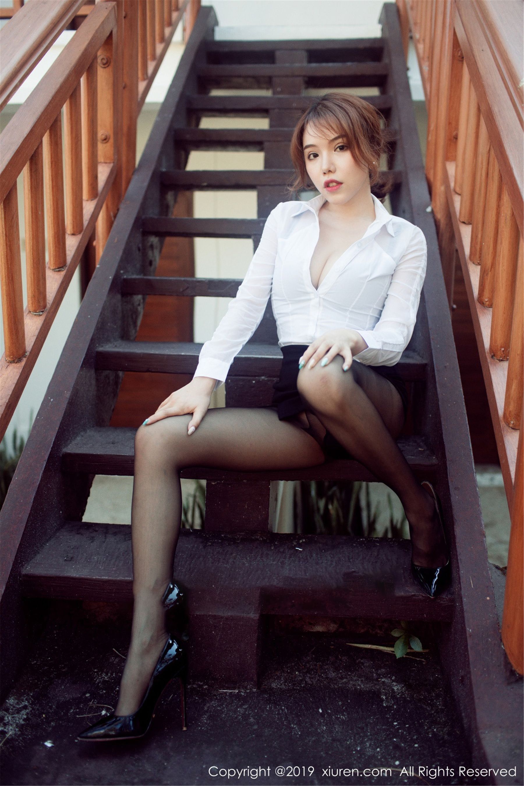 黄楽然《室外性感秘书装下黑丝灵动极致诱惑》 [秀人XIUREN] No.1606 写真集