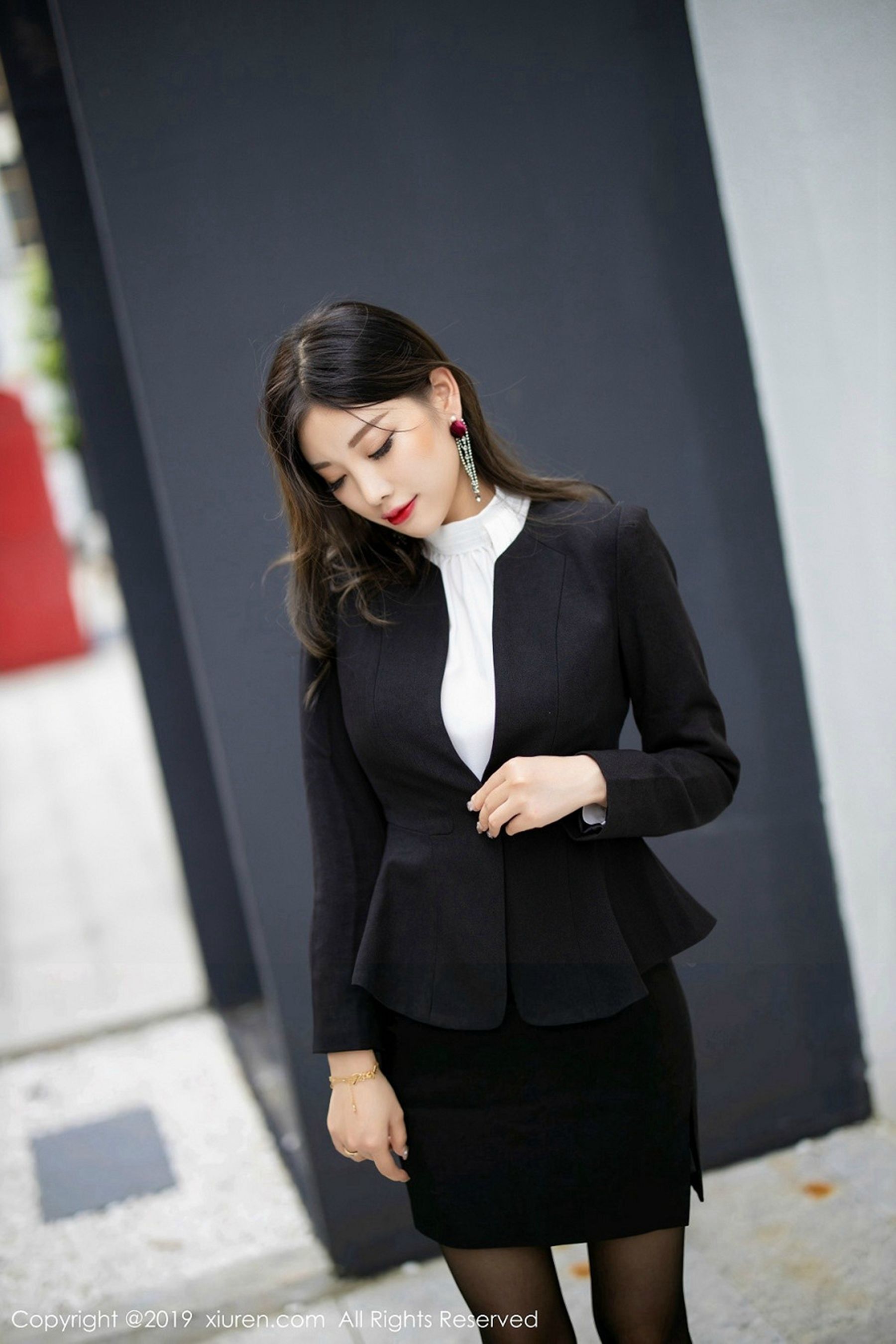 杨晨晨sugar《秘书黑丝服饰装扮》 [秀人XIUREN] No.1616 写真集