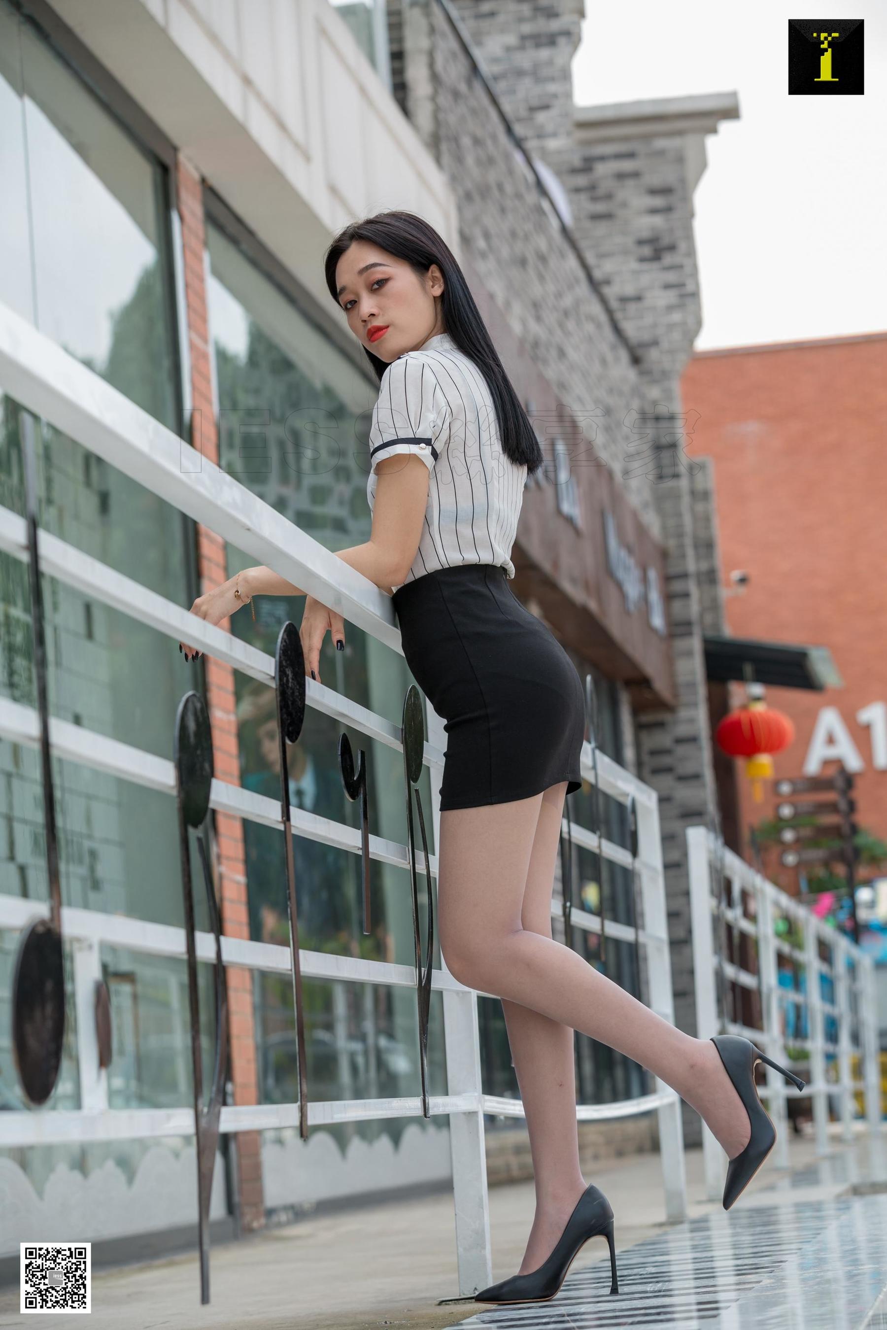 可乐 《偶遇白领街拍》 [IESS一千零一夜] 丝袜美腿写真集