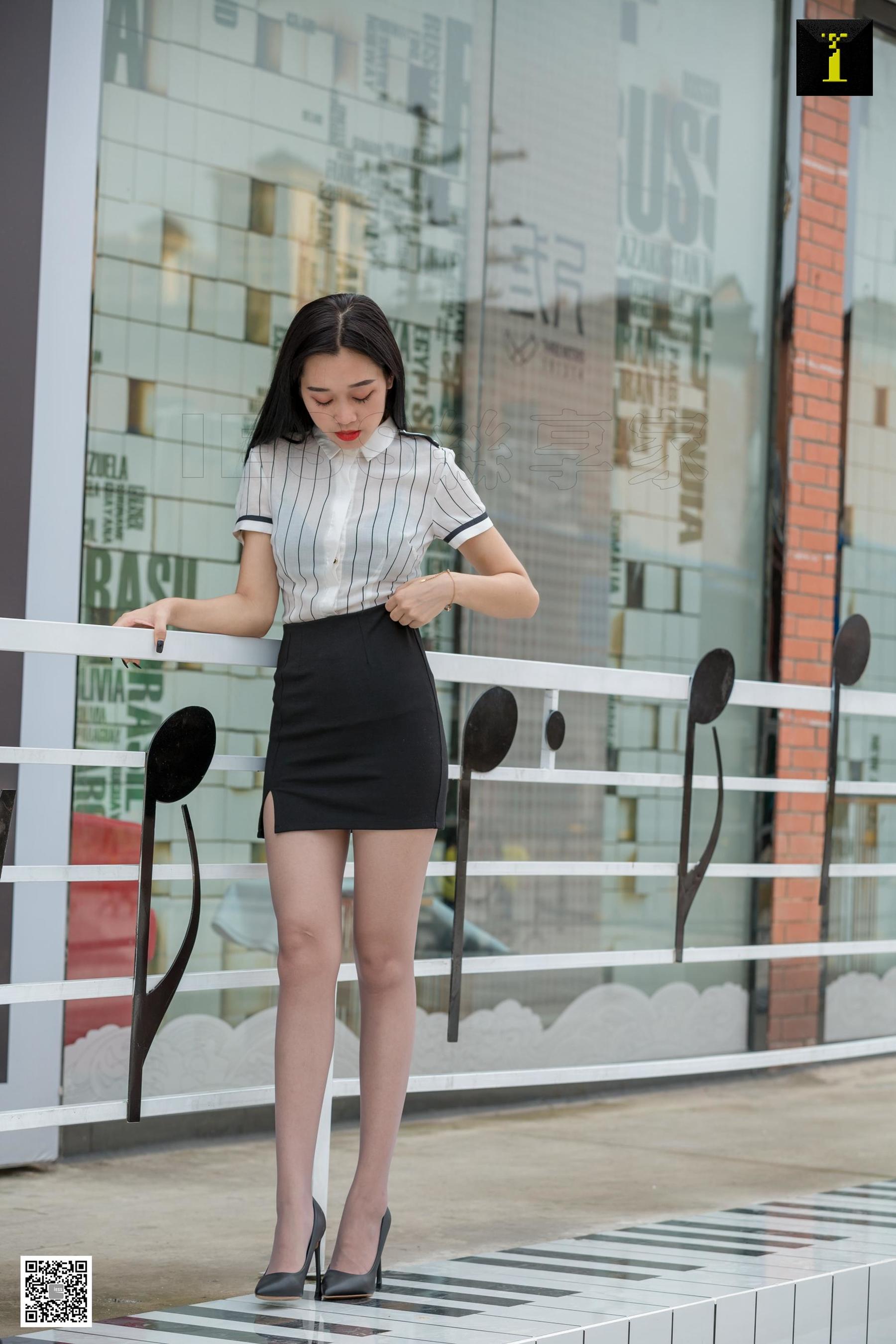 可乐 《偶遇白领街拍》 [IESS一千零一夜] 丝袜美腿写真集