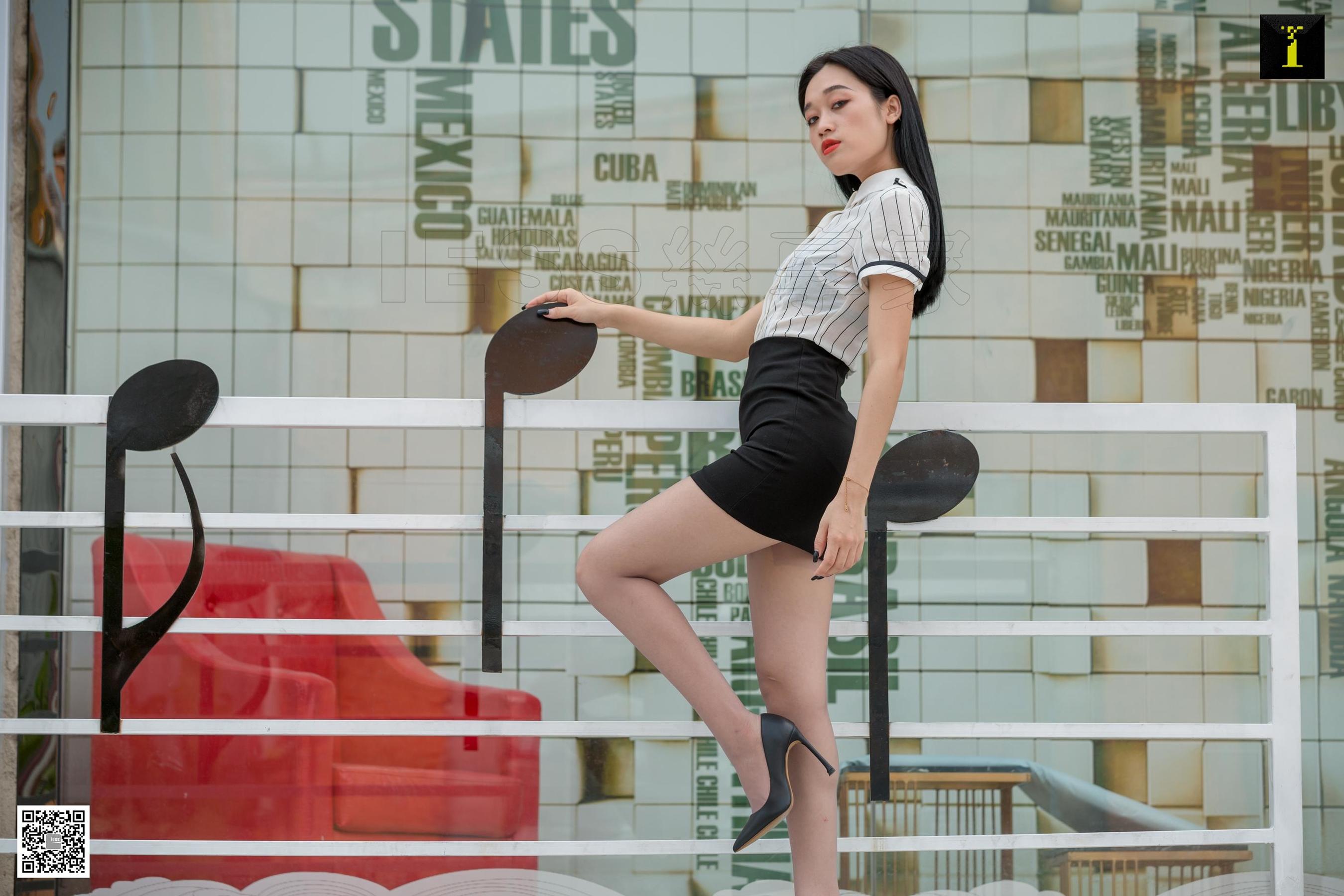 可乐 《偶遇白领街拍》 [IESS一千零一夜] 丝袜美腿写真集