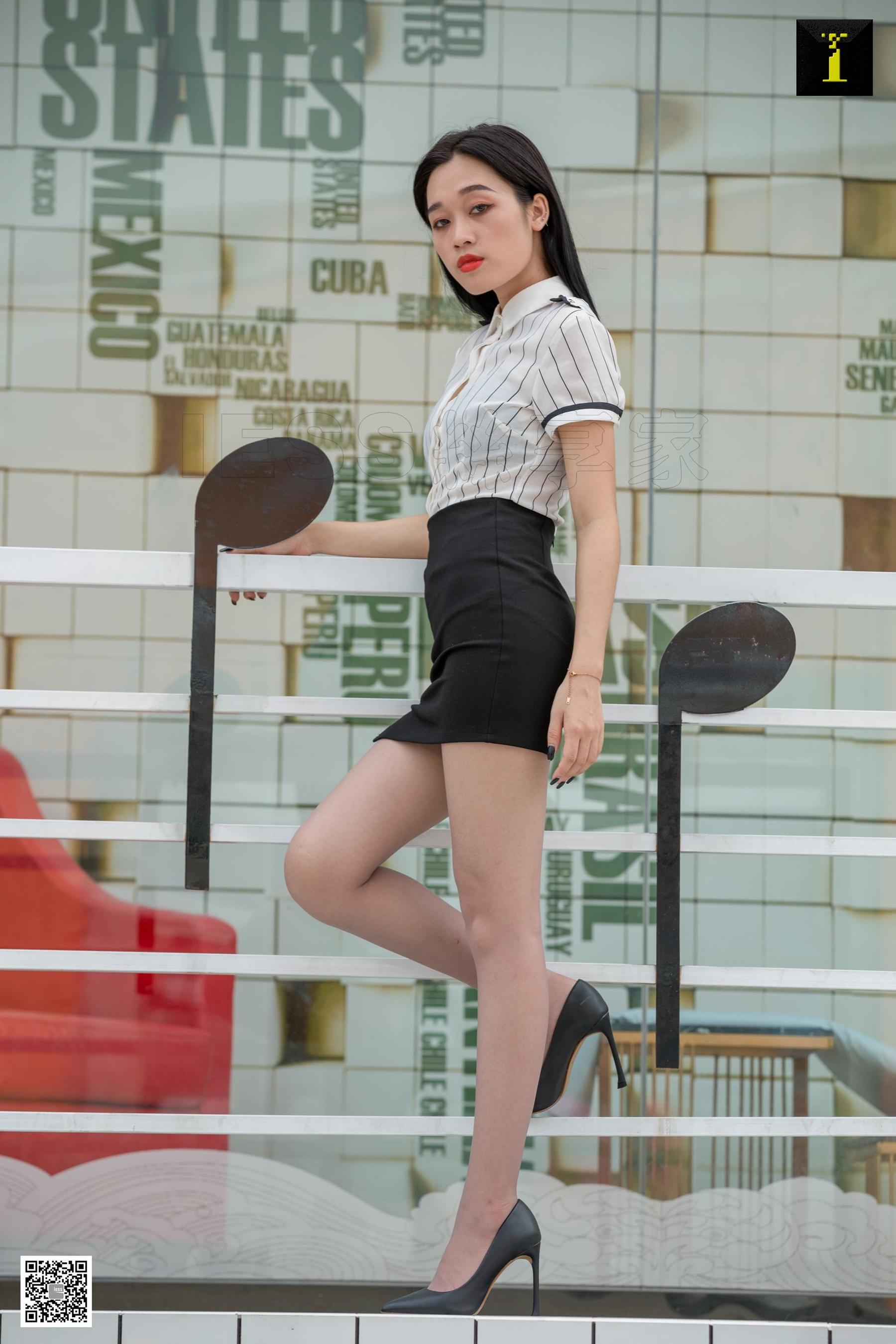 可乐 《偶遇白领街拍》 [IESS一千零一夜] 丝袜美腿写真集