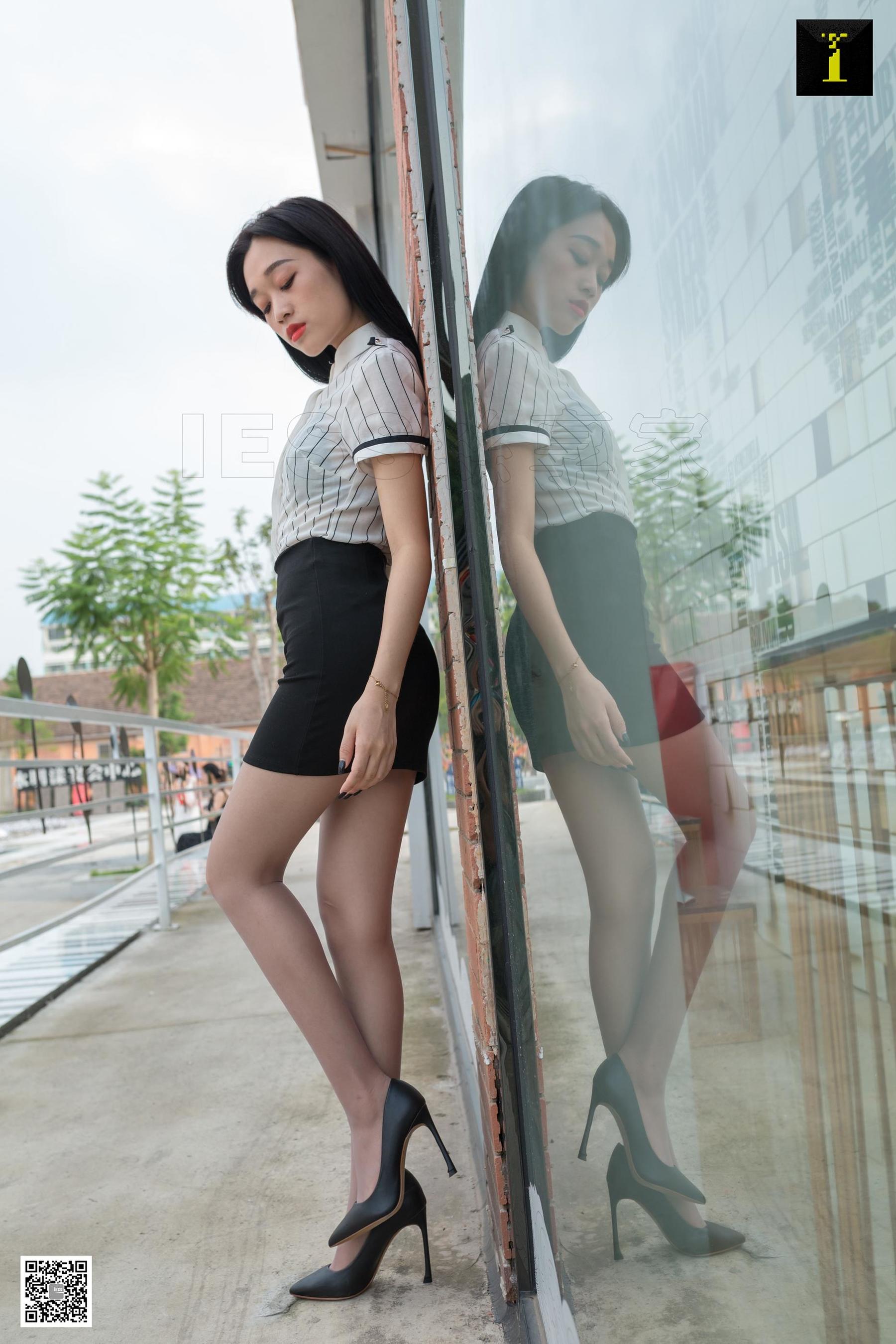 可乐 《偶遇白领街拍》 [IESS一千零一夜] 丝袜美腿写真集