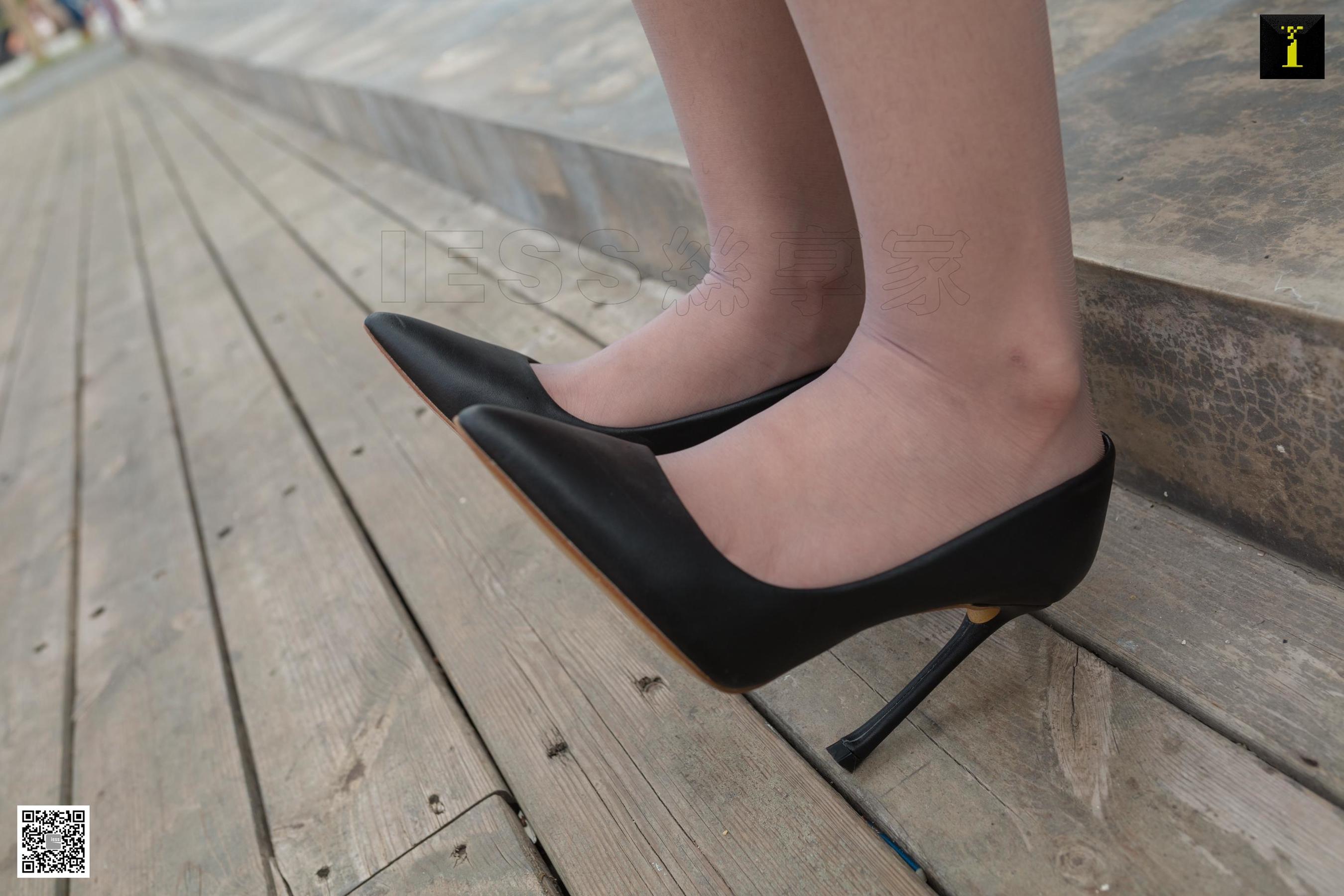 可乐 《偶遇白领街拍》 [IESS一千零一夜] 丝袜美腿写真集