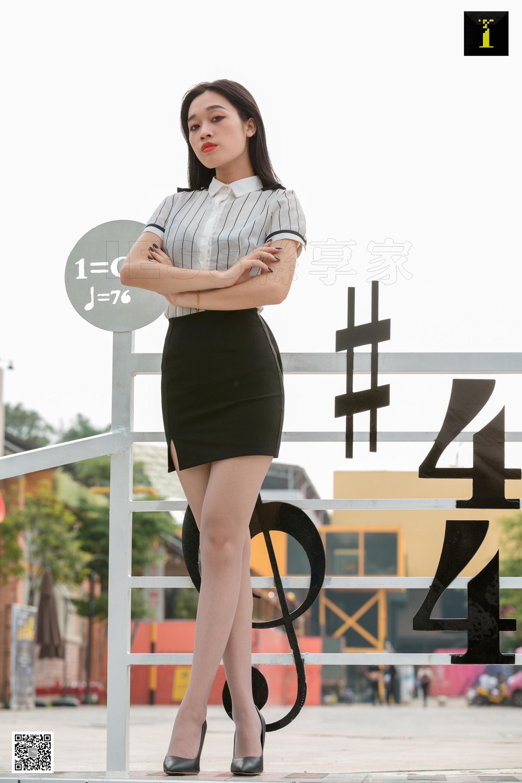 可乐 《偶遇白领街拍》 [IESS一千零一夜] 丝袜美腿写真集