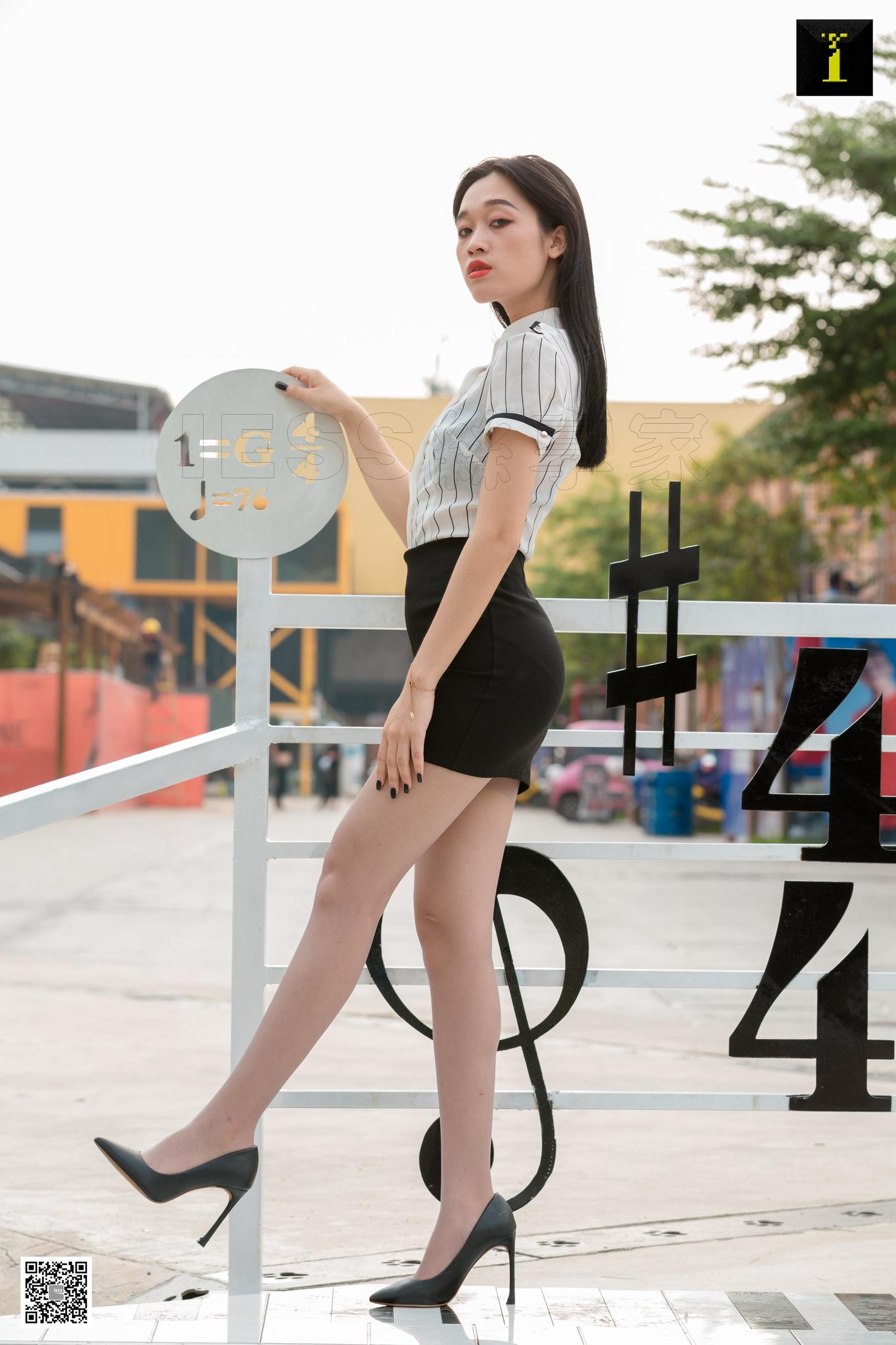 可乐 《偶遇白领街拍》 [IESS一千零一夜] 丝袜美腿写真集