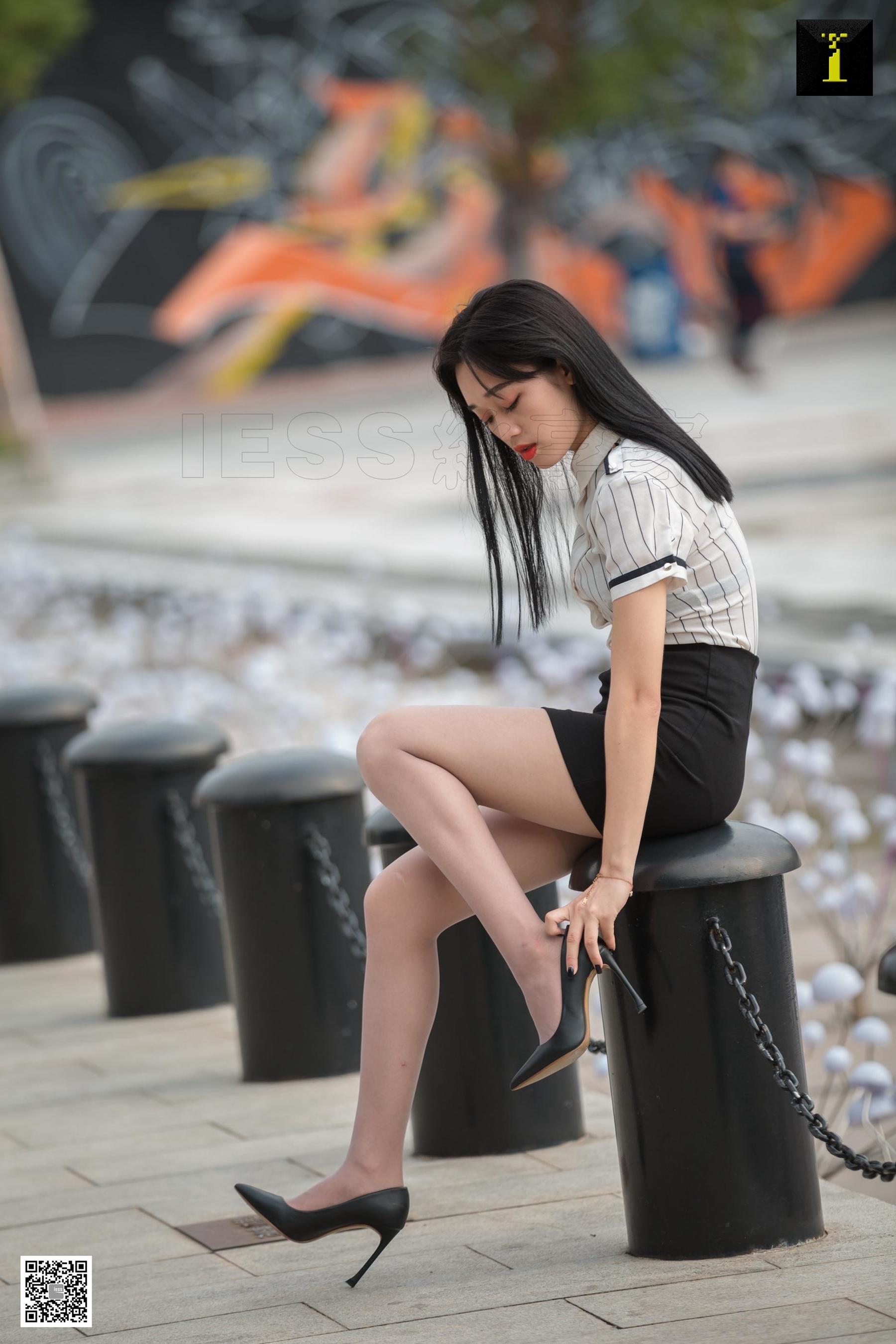 可乐 《偶遇白领街拍》 [IESS一千零一夜] 丝袜美腿写真集