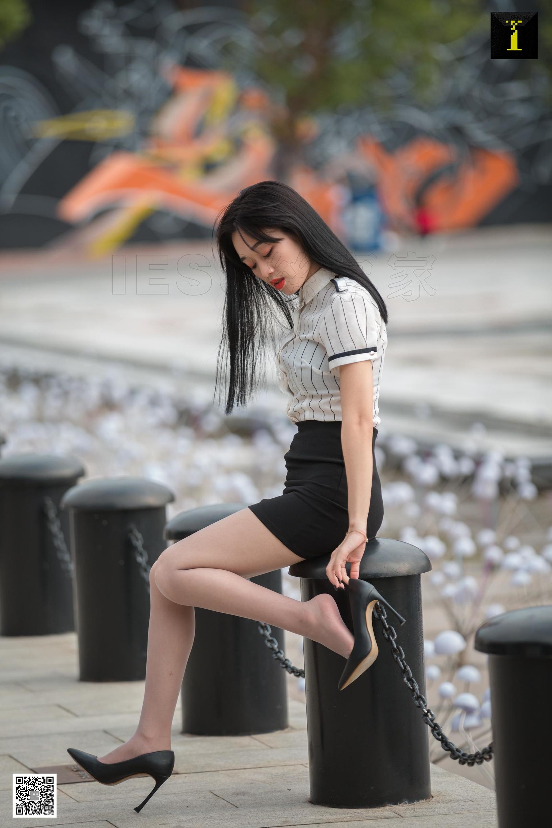 可乐 《偶遇白领街拍》 [IESS一千零一夜] 丝袜美腿写真集