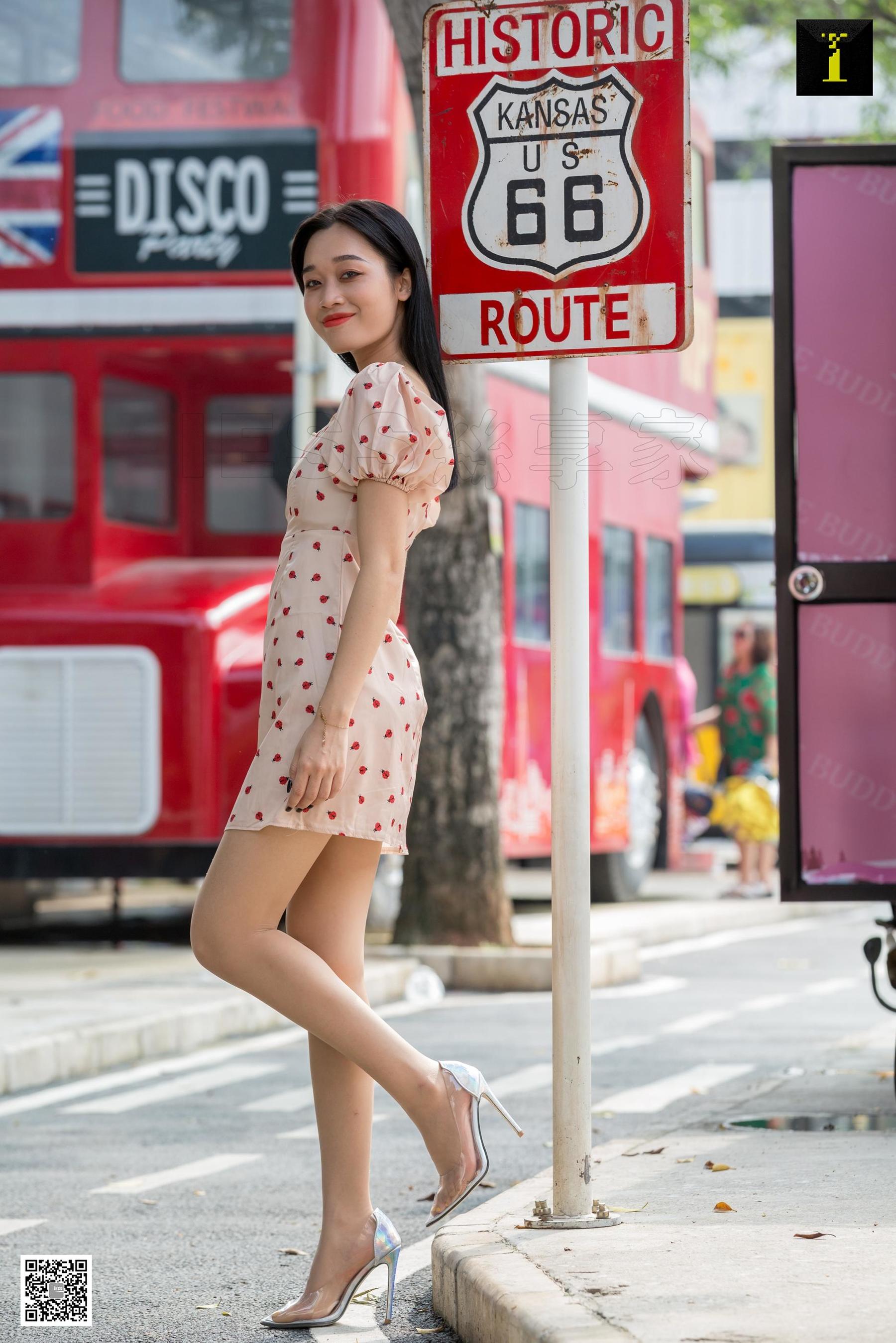 可乐 《少女感街拍》 [IESS一千零一夜] 丝袜美腿写真集