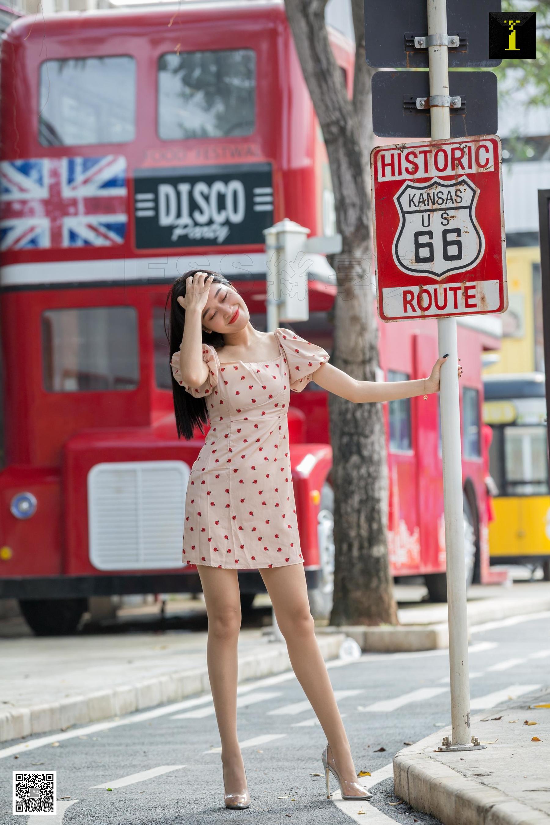 可乐 《少女感街拍》 [IESS一千零一夜] 丝袜美腿写真集