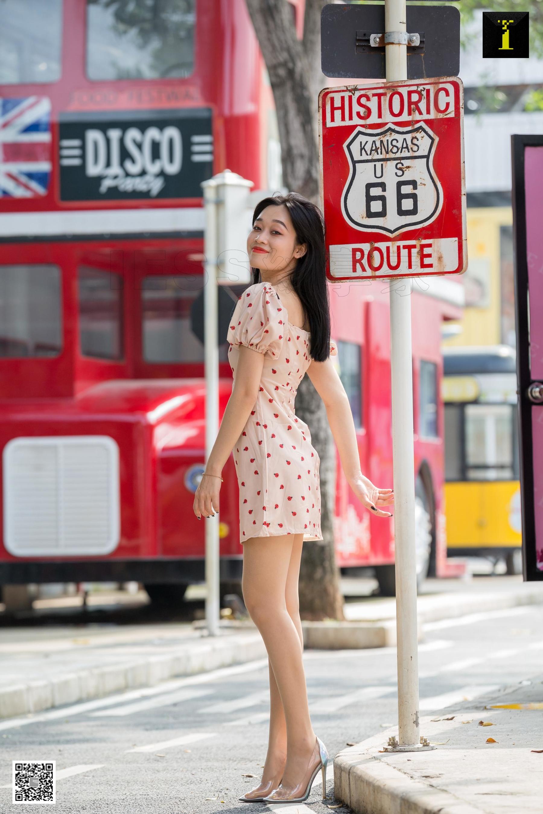 可乐 《少女感街拍》 [IESS一千零一夜] 丝袜美腿写真集