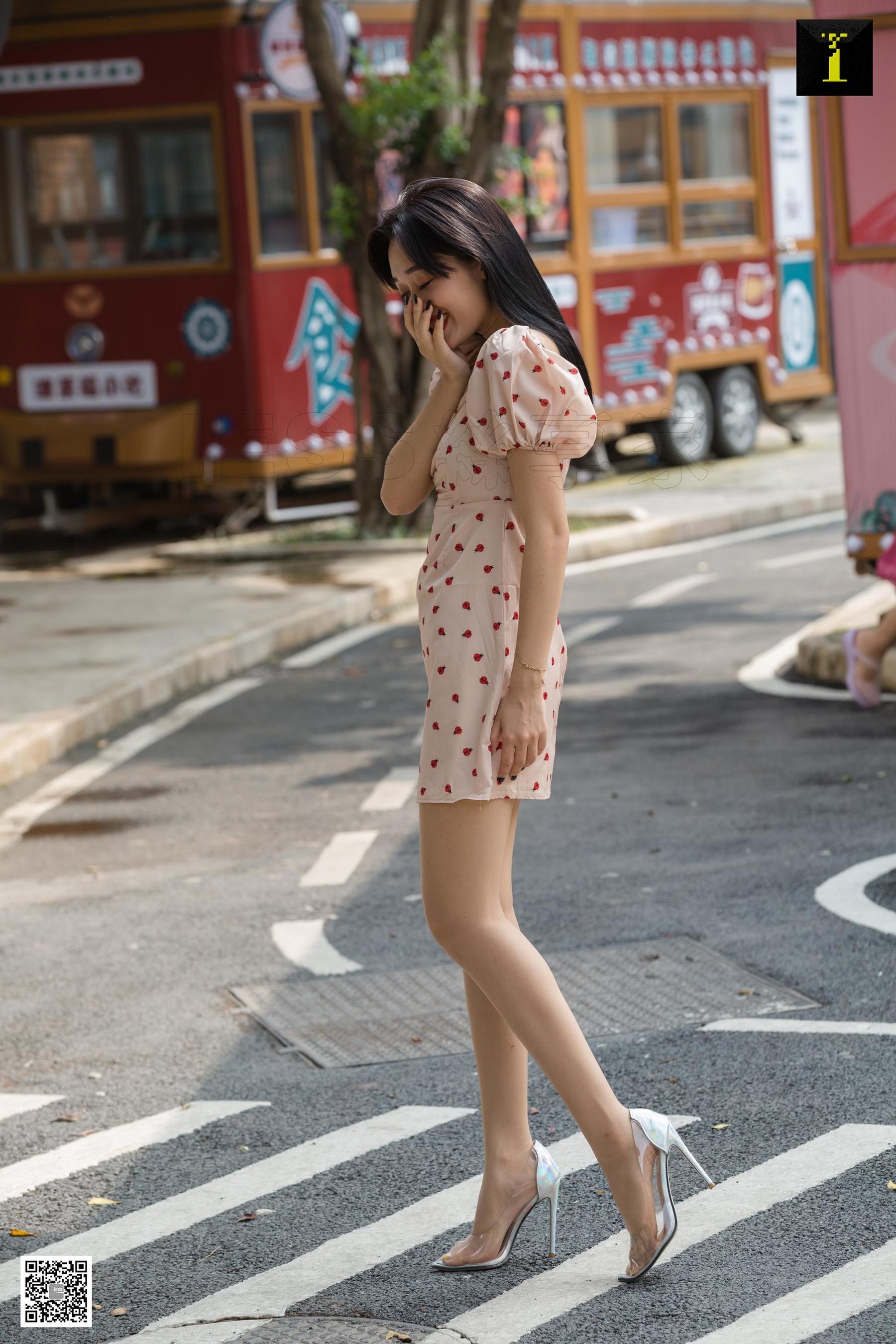 可乐 《少女感街拍》 [IESS一千零一夜] 丝袜美腿写真集