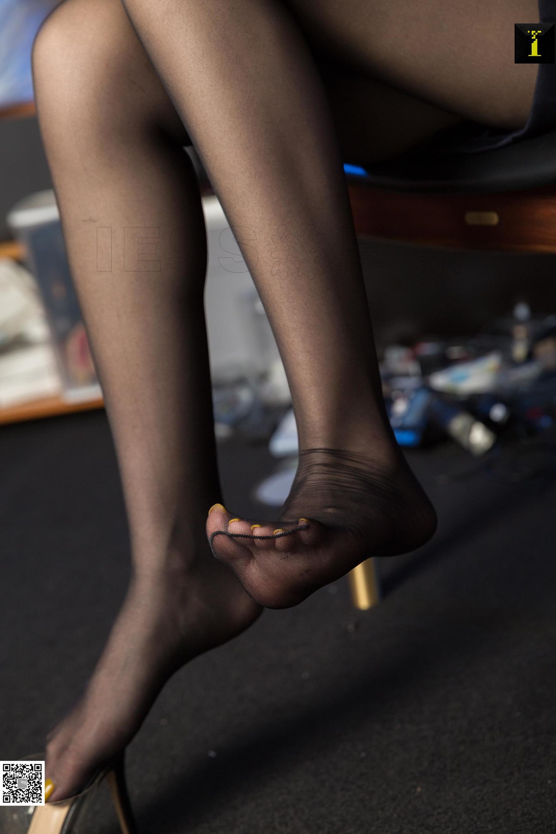 可乐 《白领的休息间隙》 [IESS一千零一夜] 丝足美腿写真集