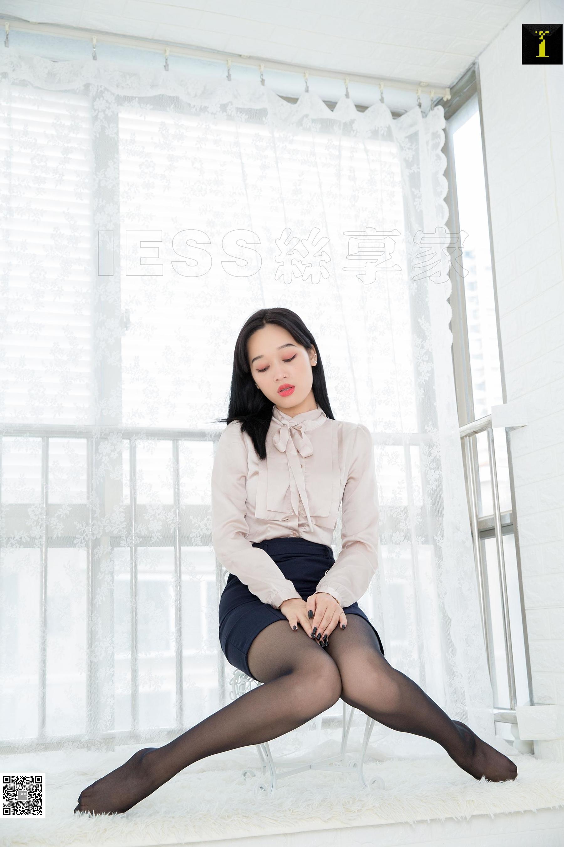 可乐 《白领的休息间隙》 [IESS一千零一夜] 丝足美腿写真集