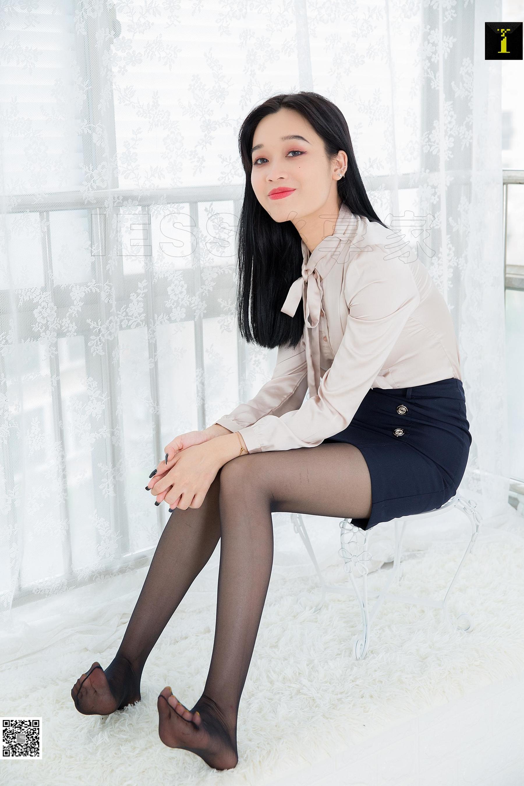 可乐 《白领的休息间隙》 [IESS一千零一夜] 丝足美腿写真集
