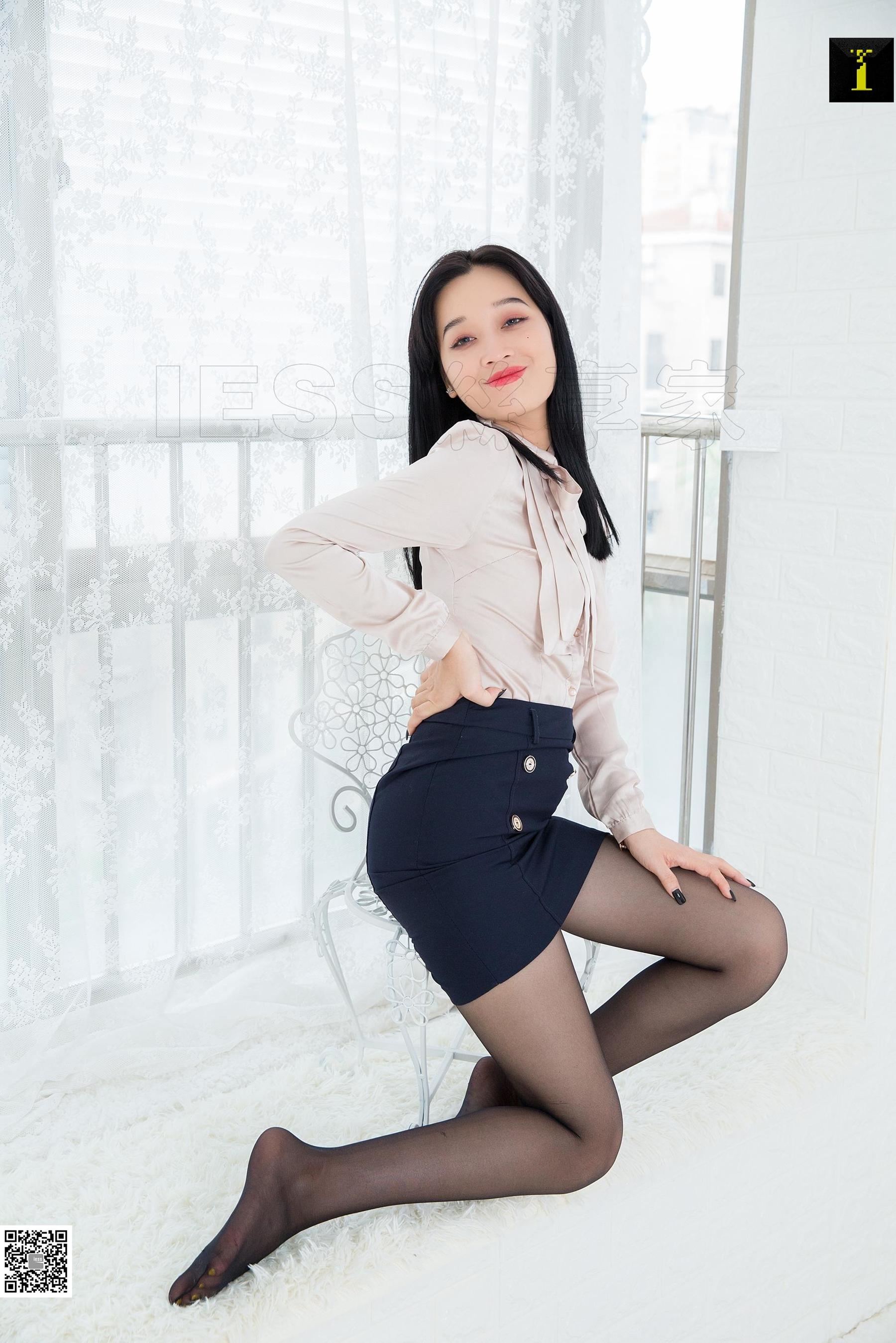 可乐 《白领的休息间隙》 [IESS一千零一夜] 丝足美腿写真集