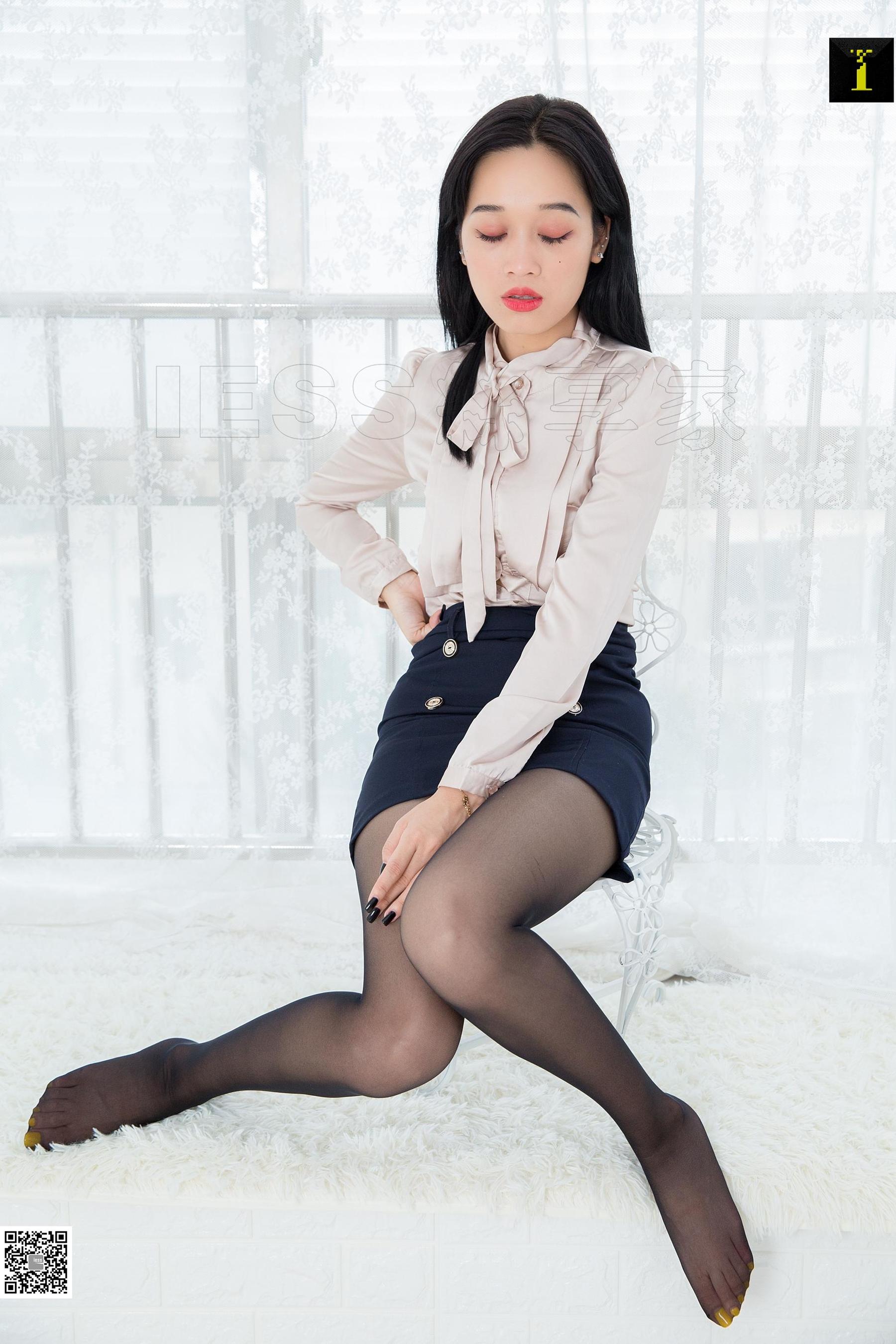 可乐 《白领的休息间隙》 [IESS一千零一夜] 丝足美腿写真集