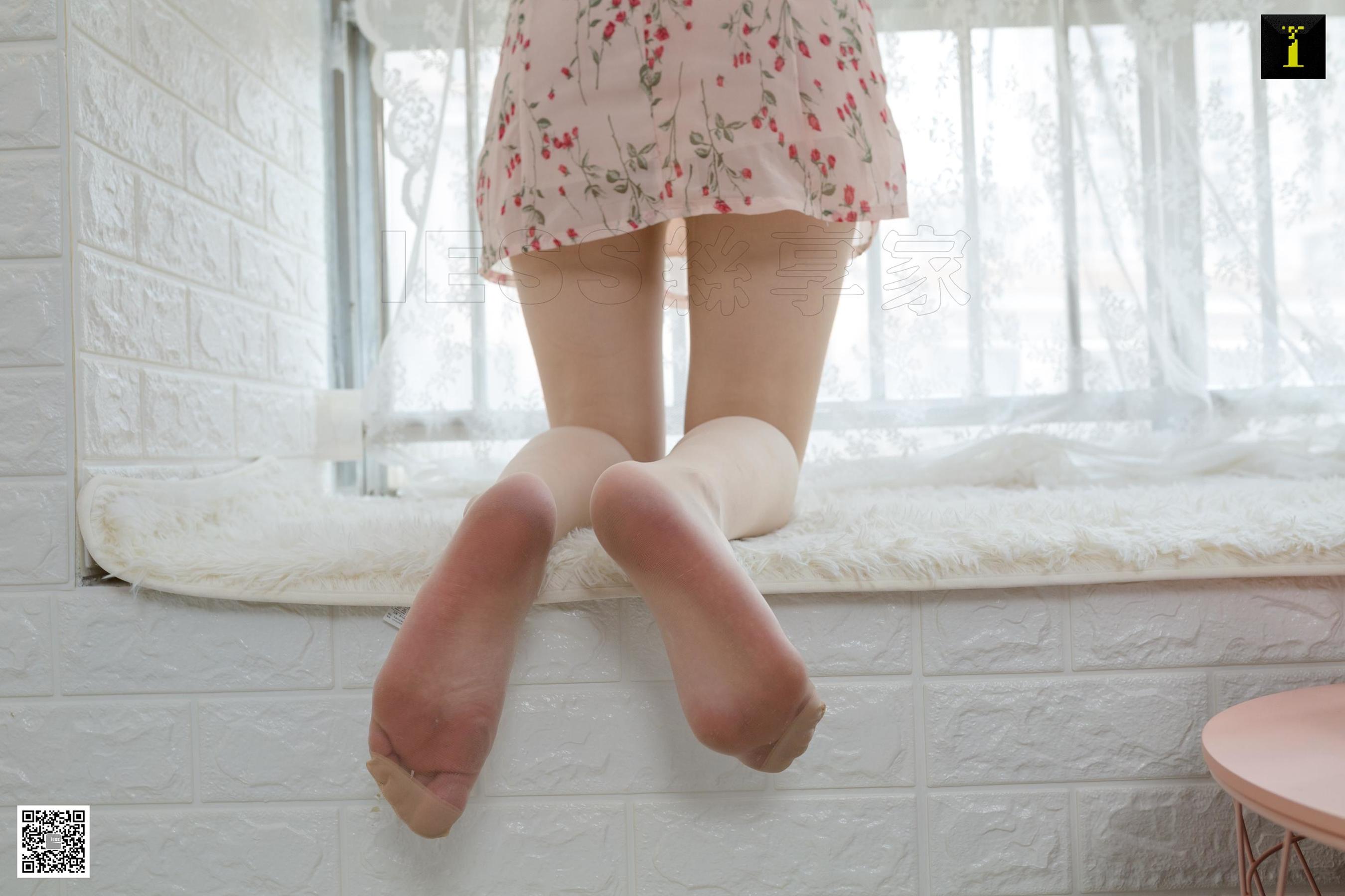 喵姐 《粉红色的喵》 [IESS一千零一夜] 美腿丝足写真集